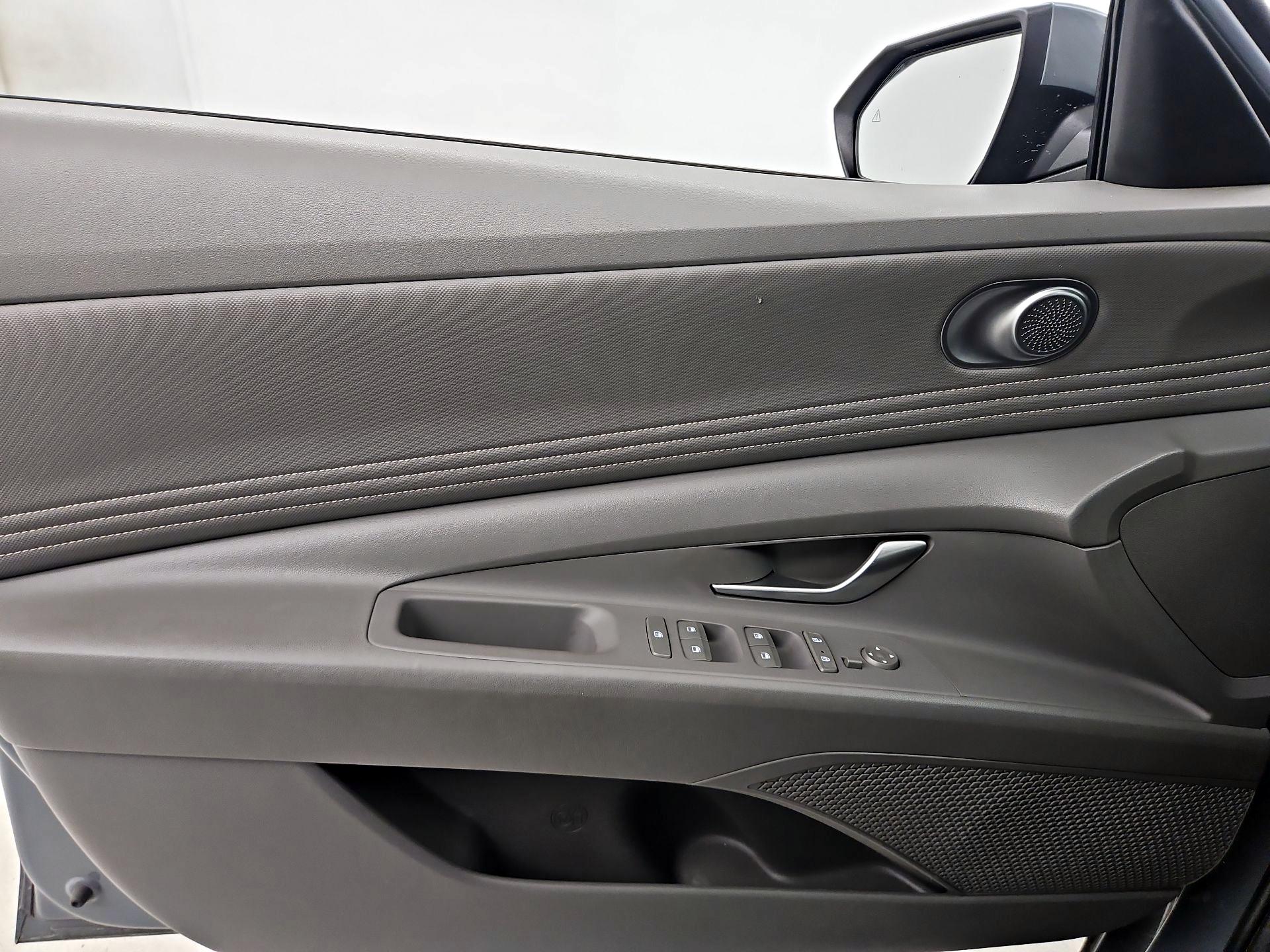 Thumbnail: 2021 Hyundai Elantra - 12