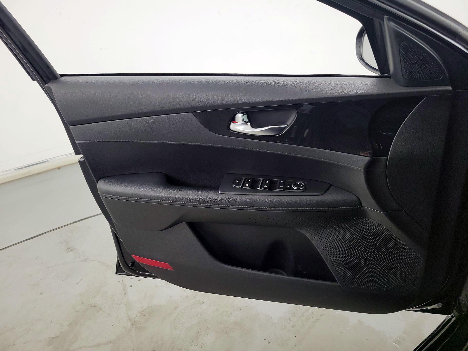 Thumbnail: 2023 Kia Forte - 12