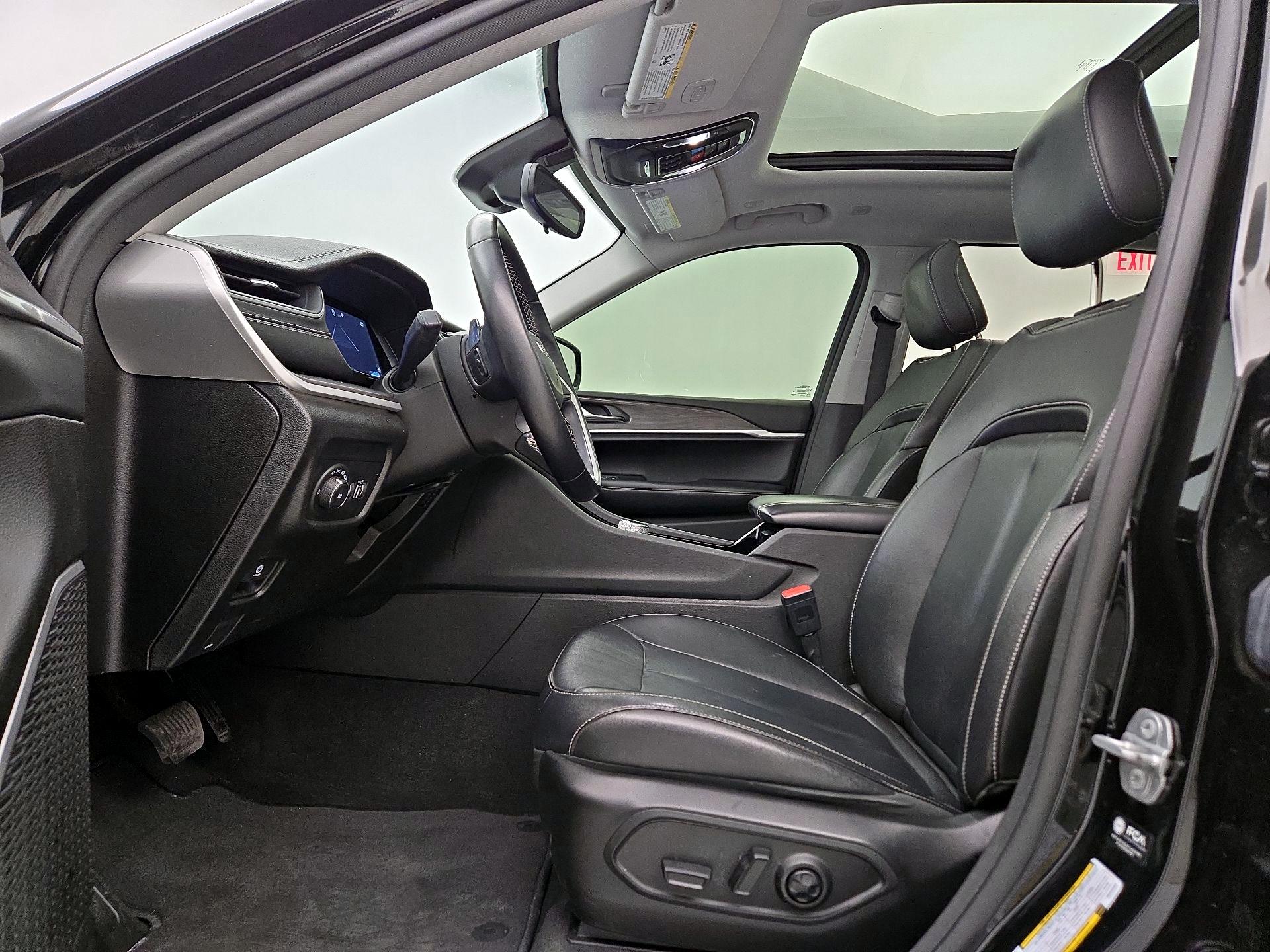 Thumbnail: 2022 Jeep Grand Cherokee - 11