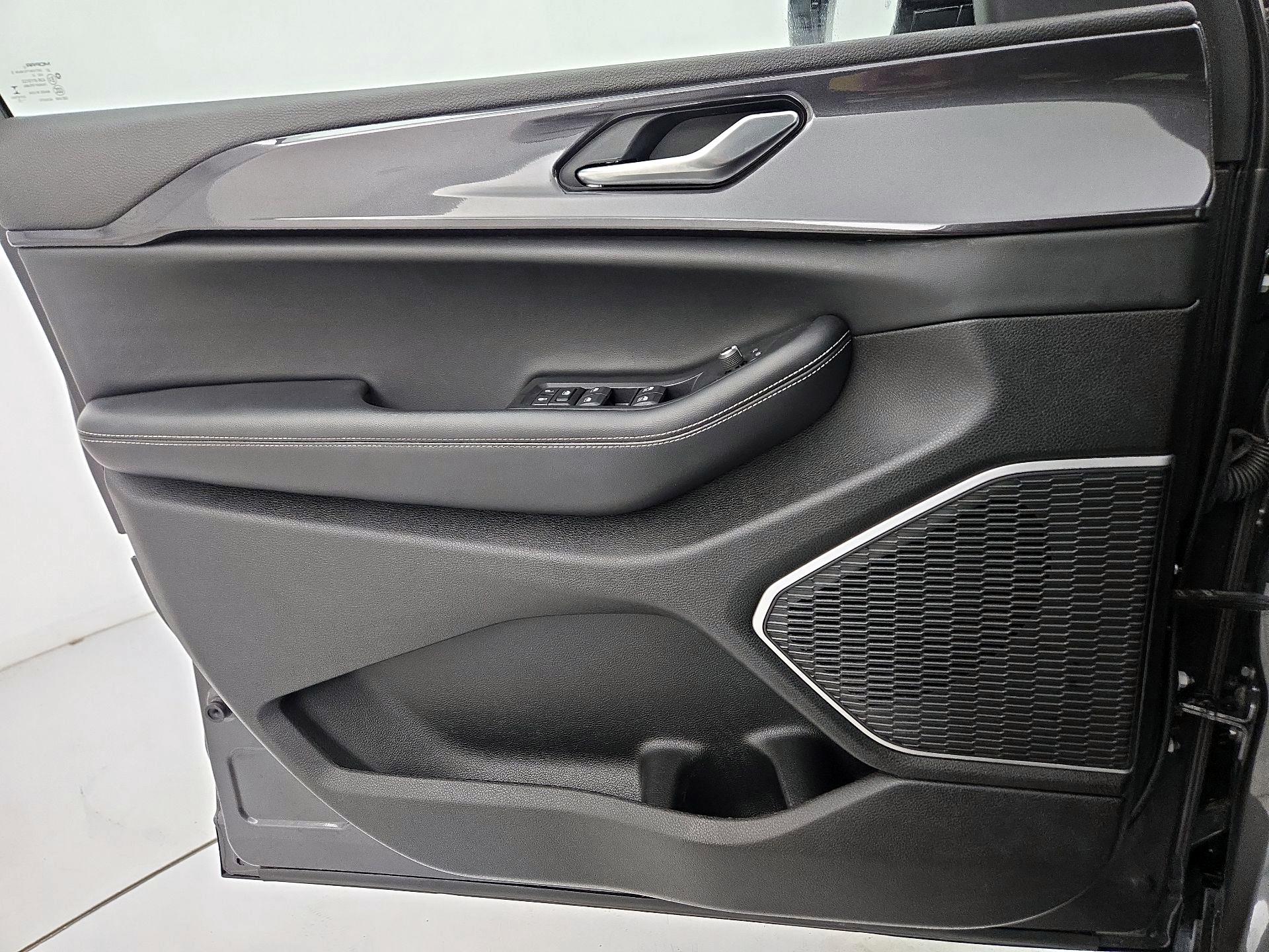 Thumbnail: 2022 Jeep Grand Cherokee - 12