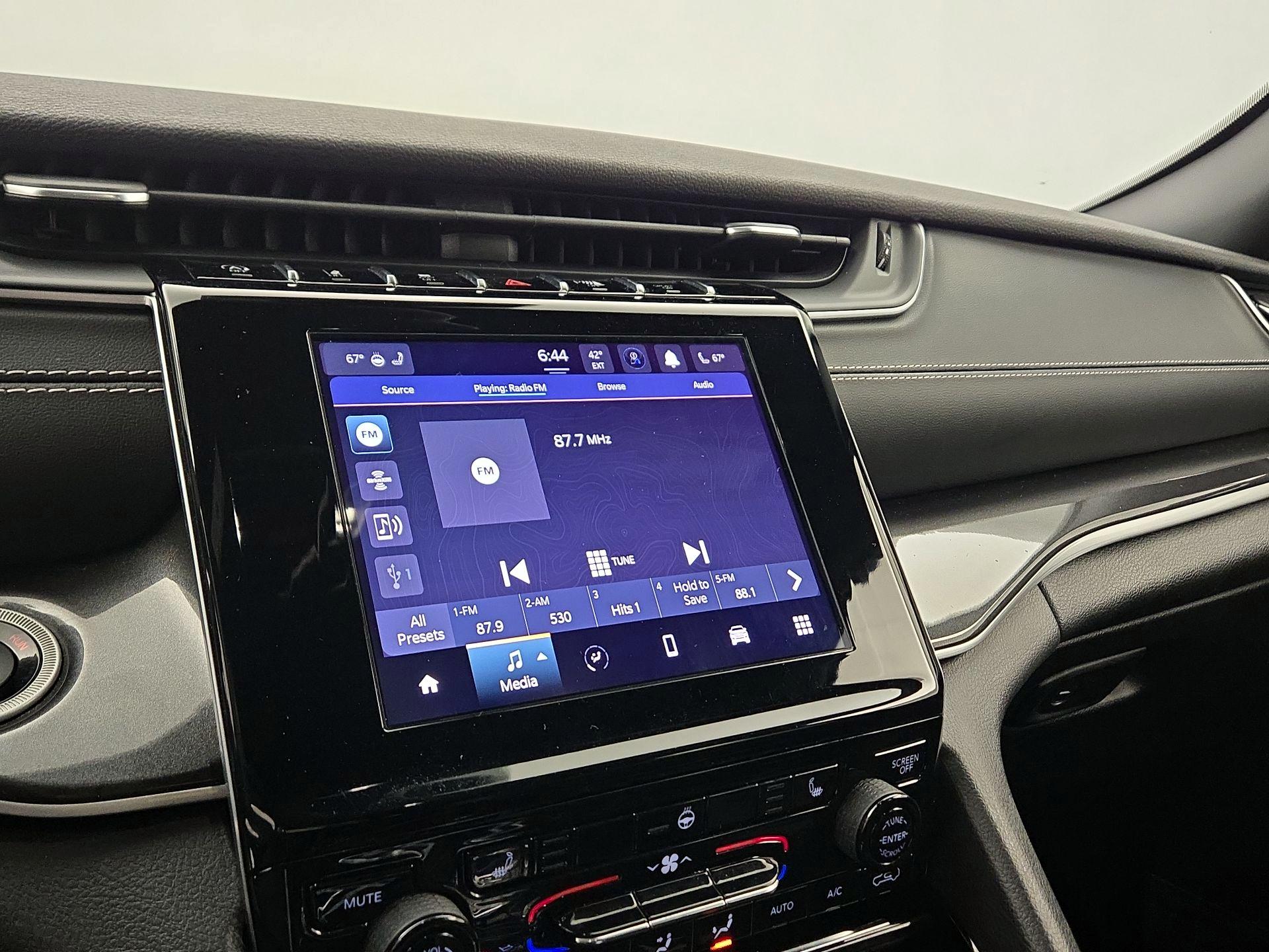 Thumbnail: 2022 Jeep Grand Cherokee - 15