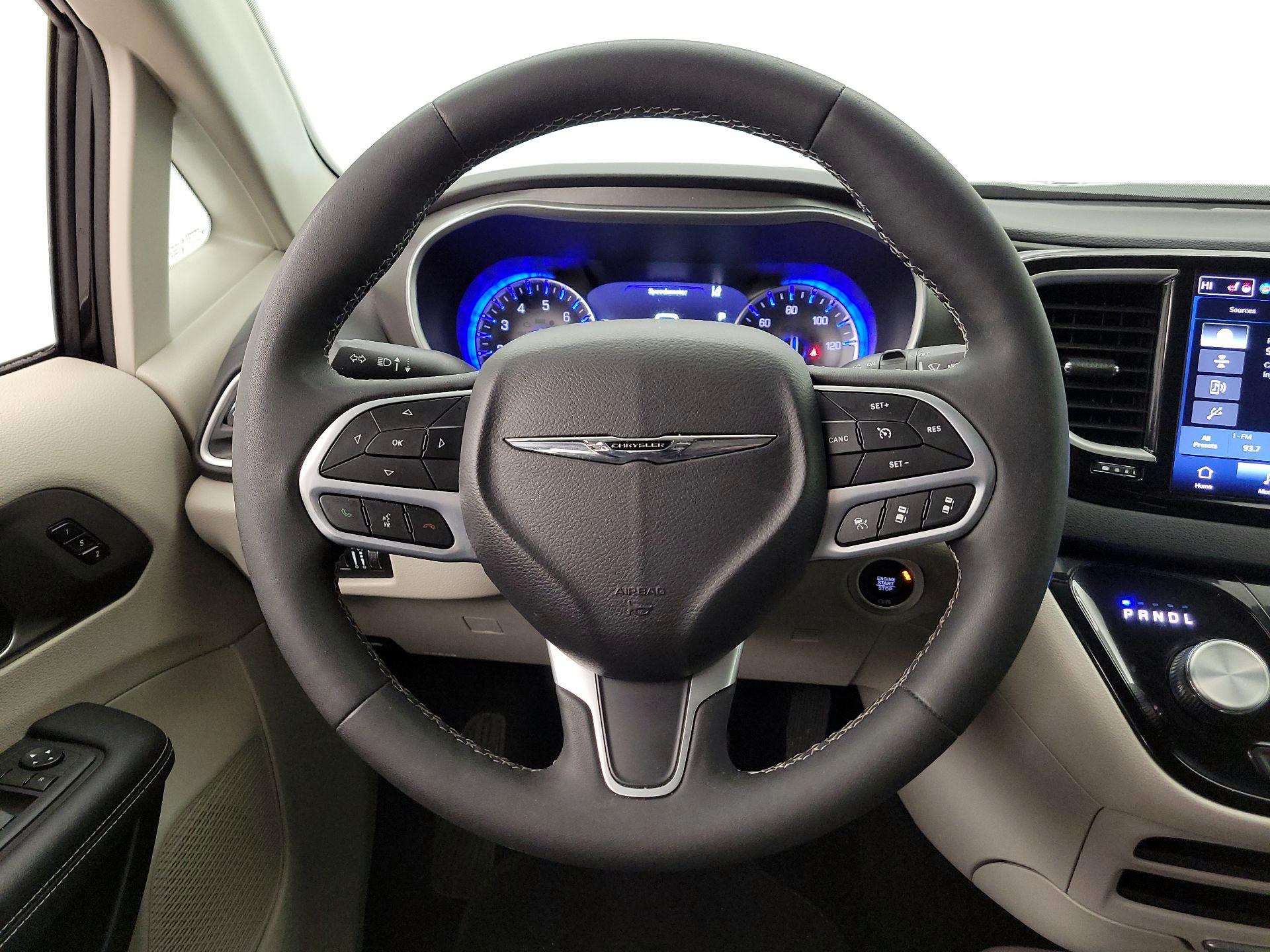 Thumbnail: 2024 Chrysler Pacifica - 10