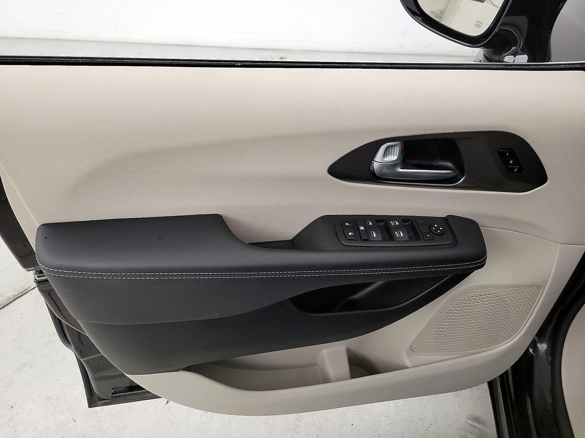 Thumbnail: 2024 Chrysler Pacifica - 12