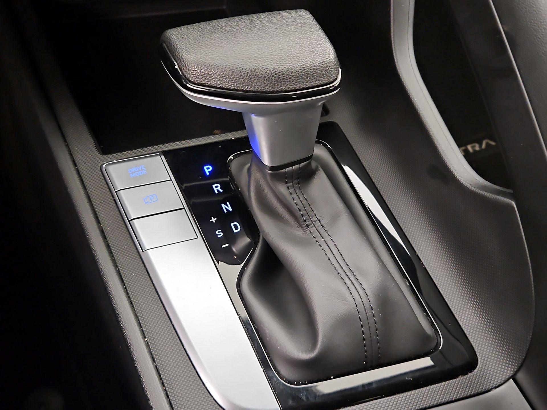 Thumbnail: 2023 Hyundai Elantra - 17