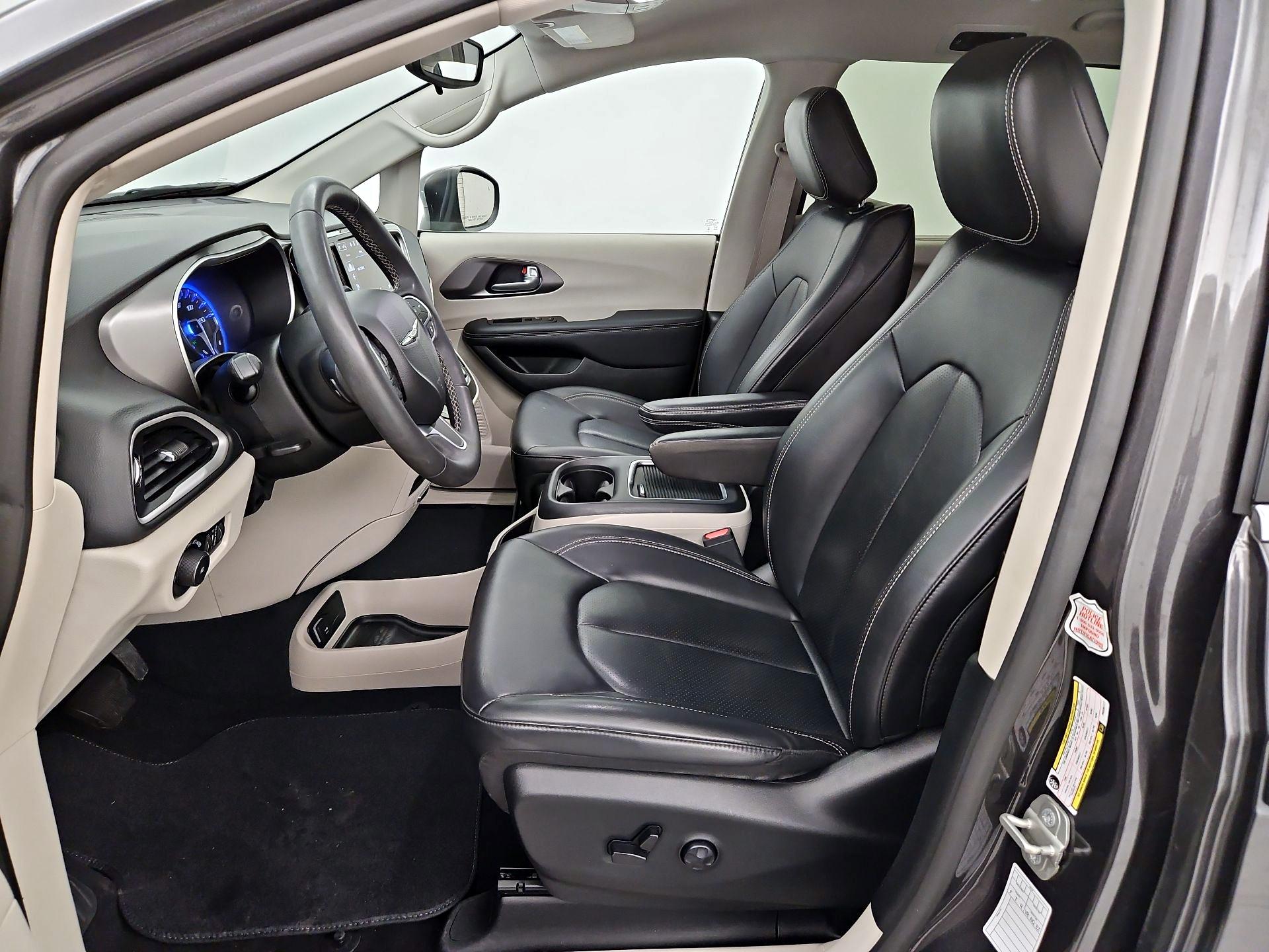 Thumbnail: 2023 Chrysler Pacifica - 11