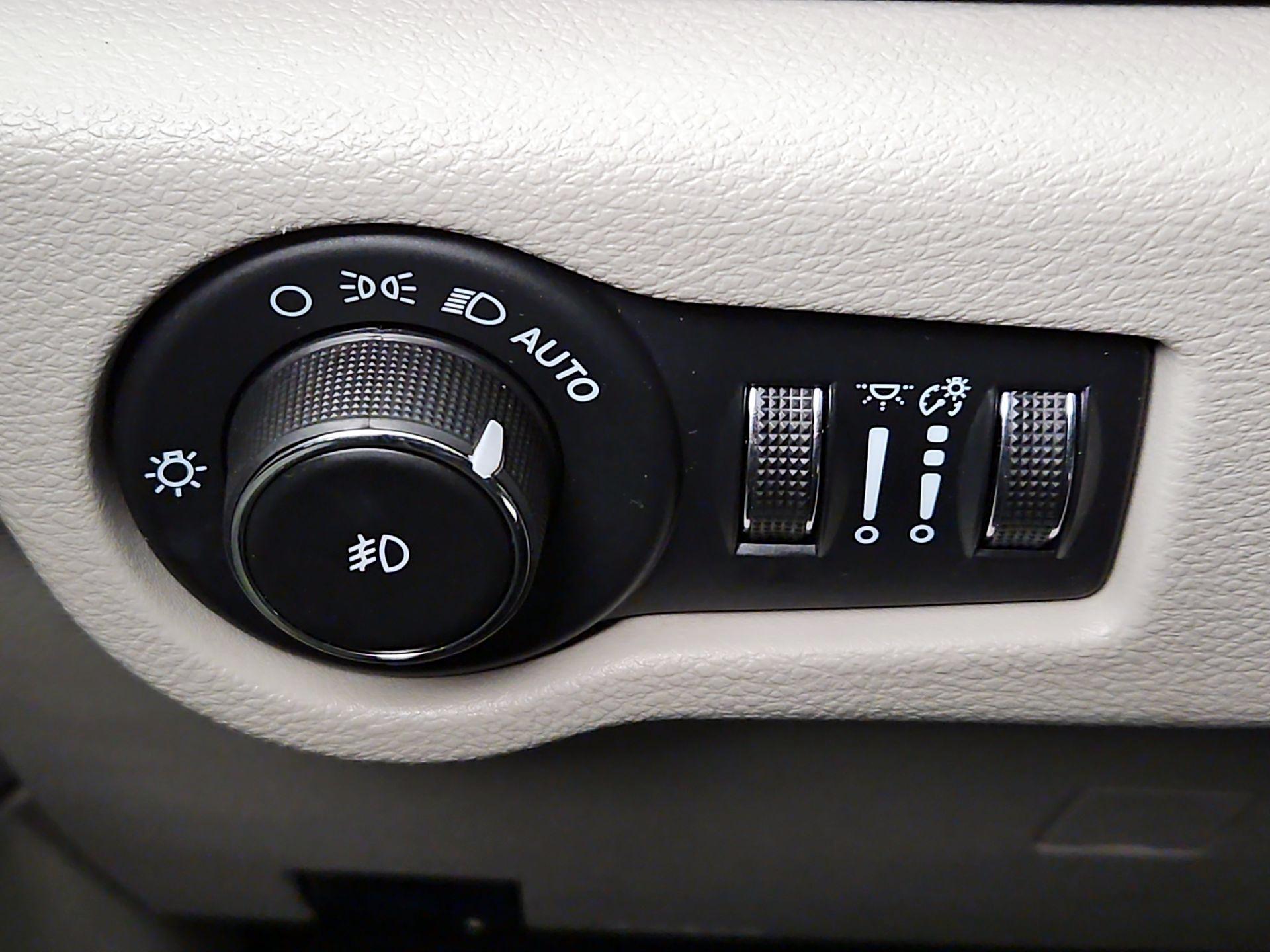 Thumbnail: 2023 Chrysler Pacifica - 13