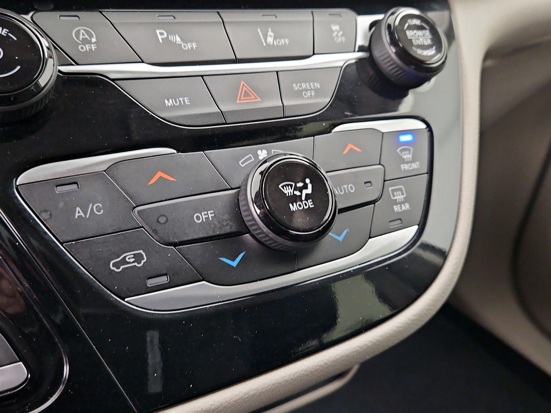 Thumbnail: 2023 Chrysler Pacifica - 16