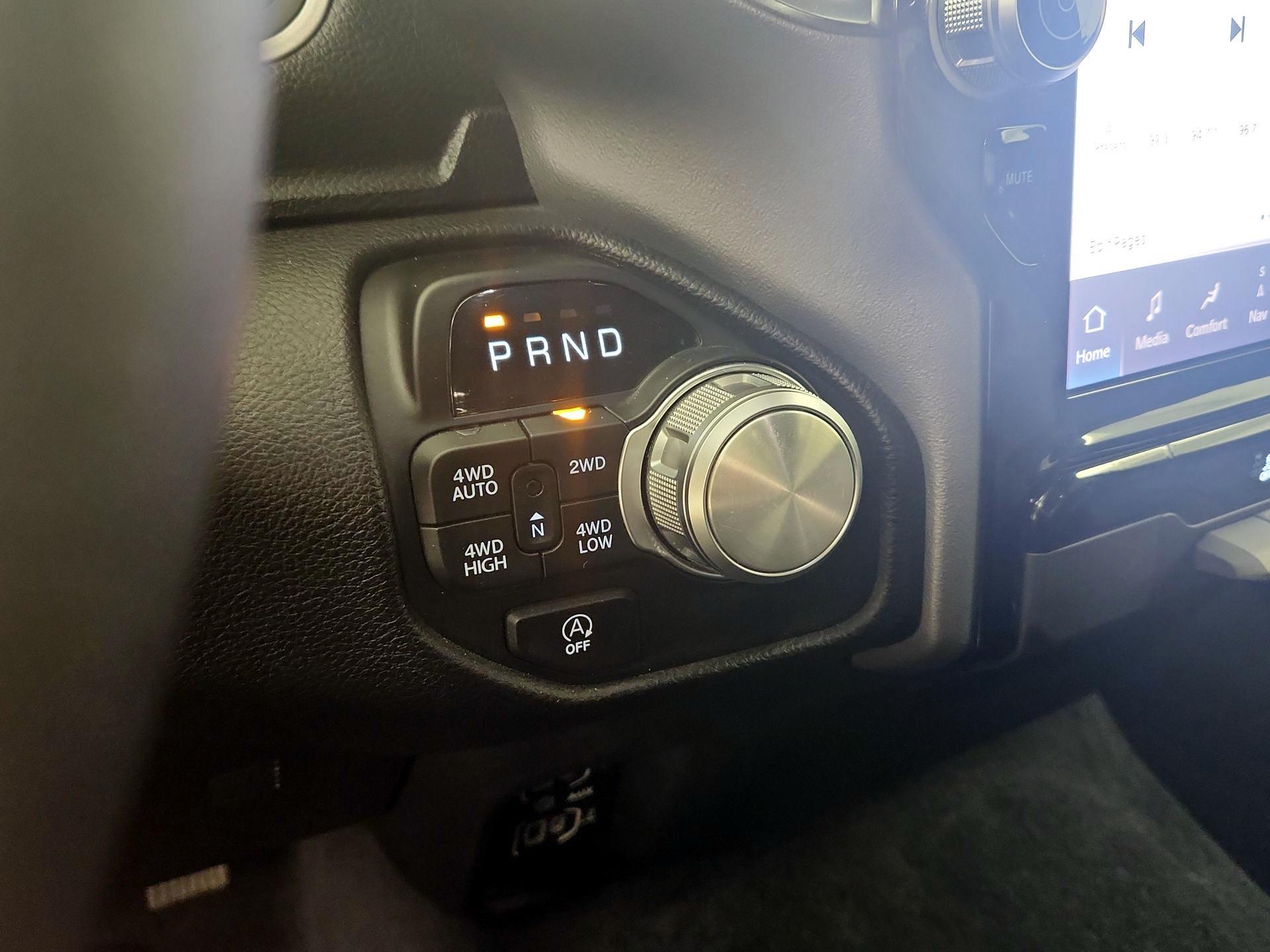 Thumbnail: 2025 RAM 1500 - 18