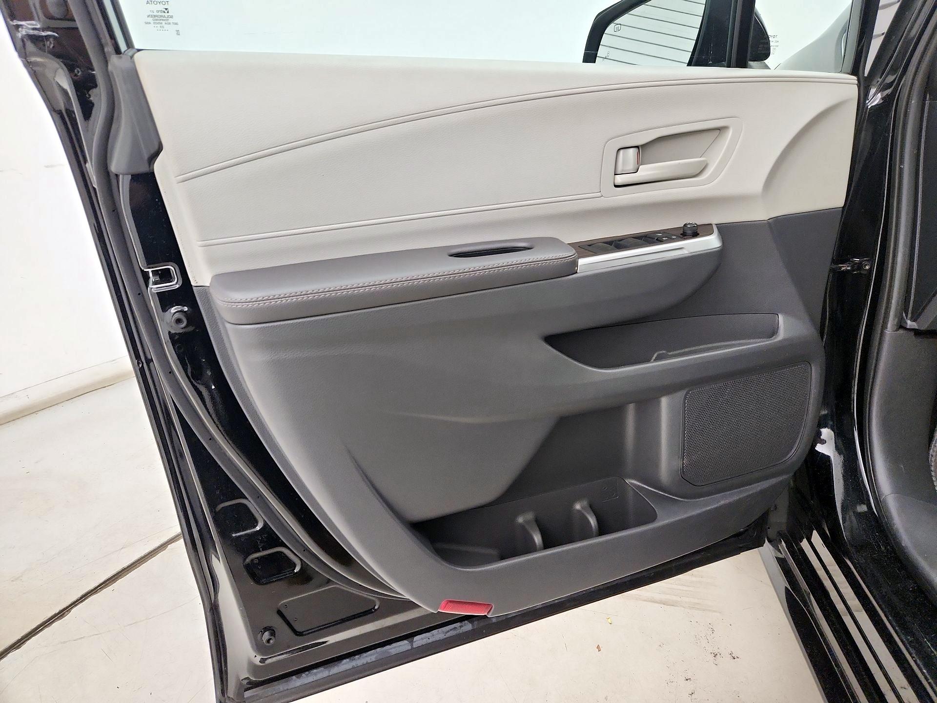 Thumbnail: 2024 Toyota Sienna - 12