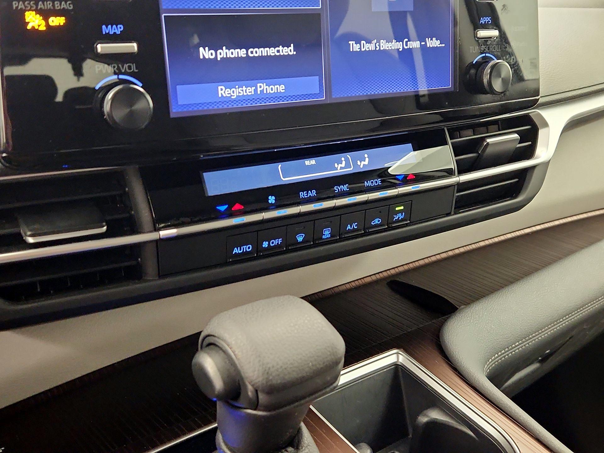 Thumbnail: 2024 Toyota Sienna - 16