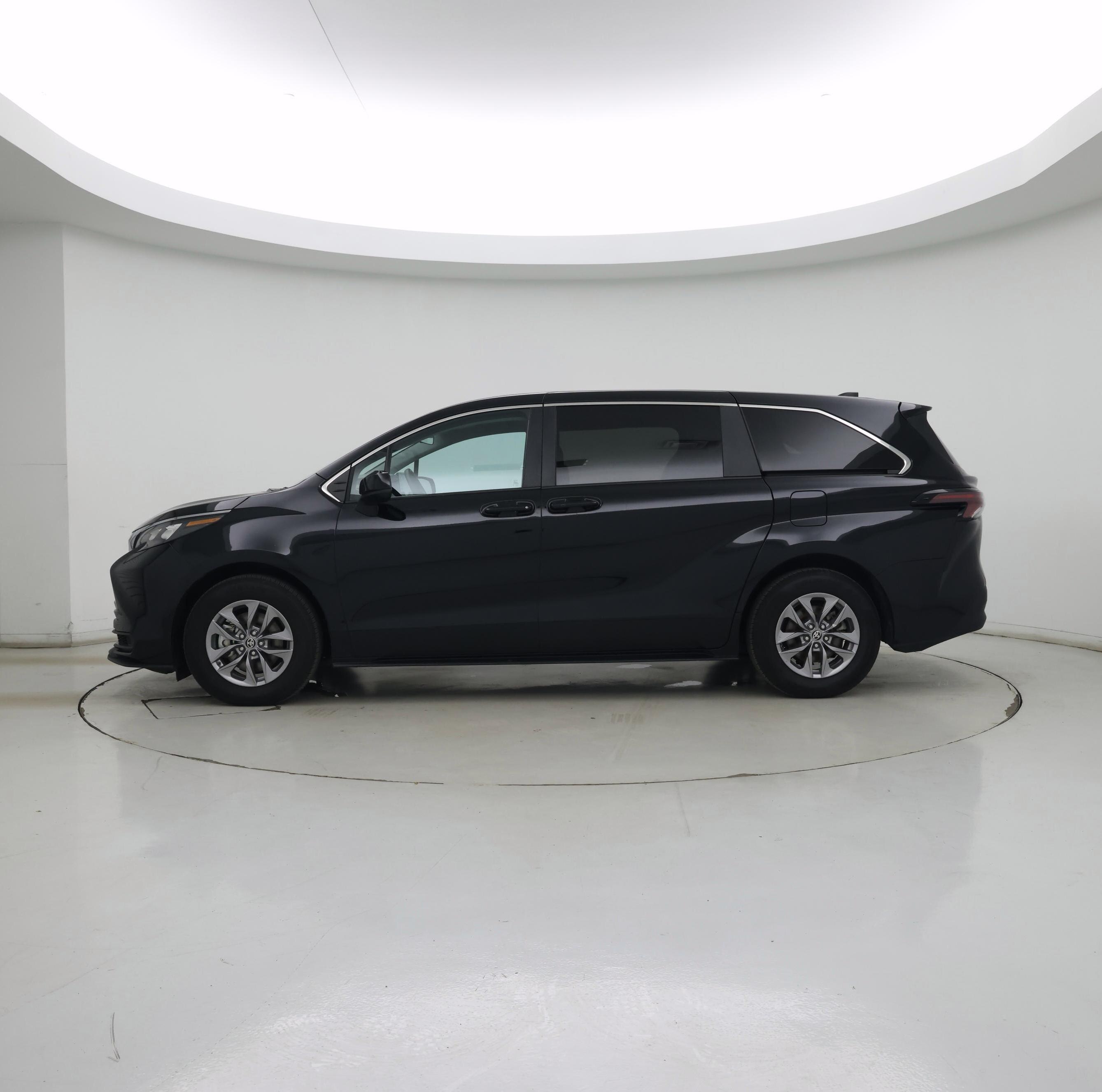 Thumbnail: 2024 Toyota Sienna - 3