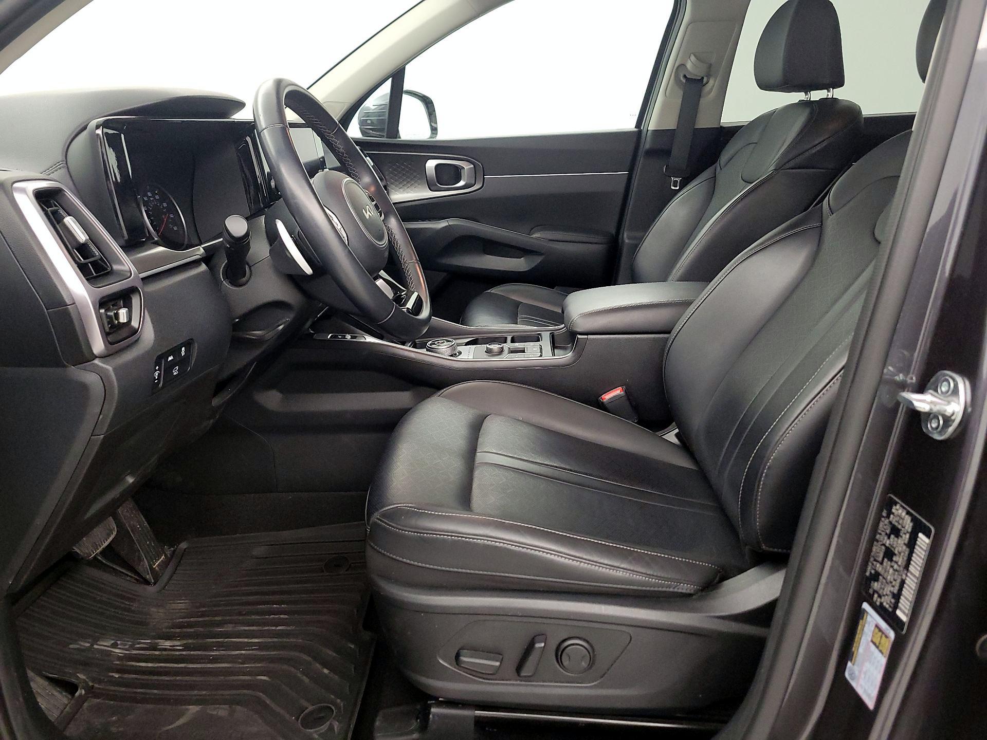 Thumbnail: 2023 Kia Sorento - 11