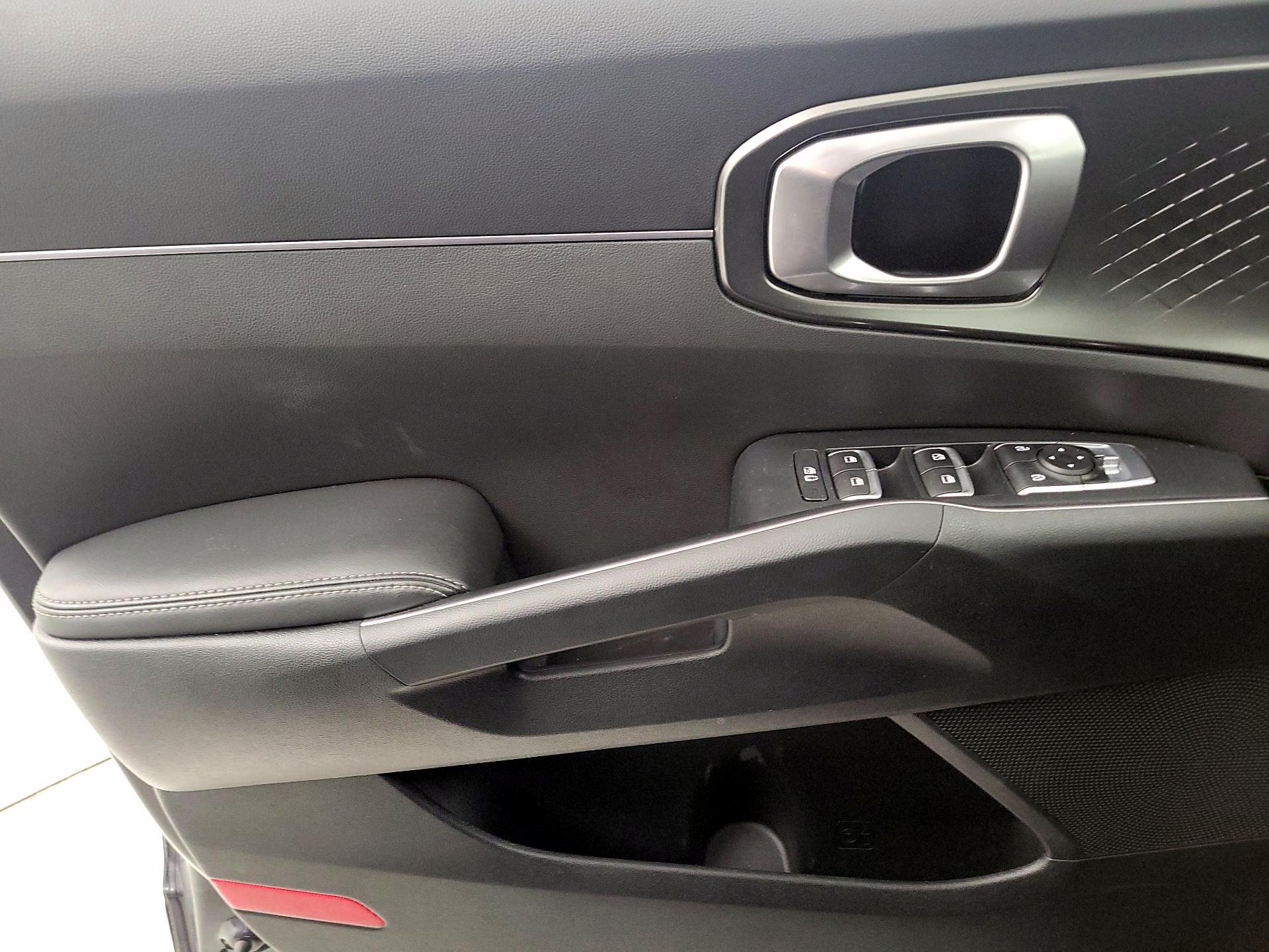 Thumbnail: 2023 Kia Sorento - 12