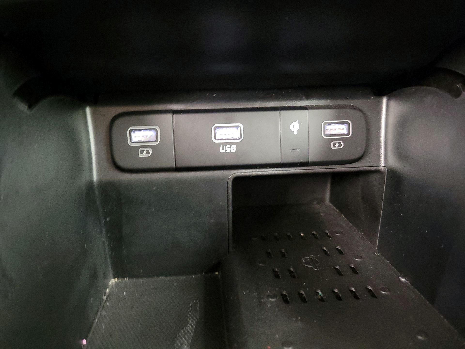 Thumbnail: 2023 Kia Sorento - 19