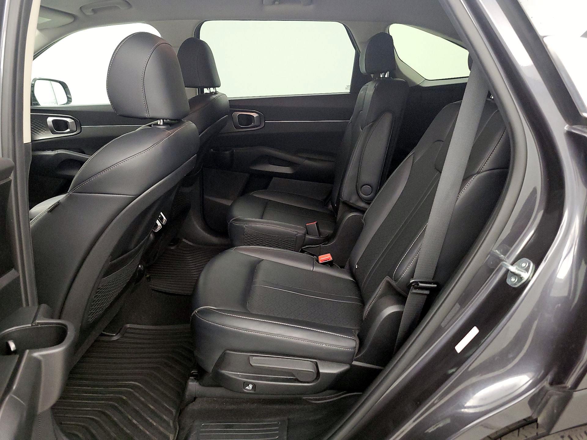 Thumbnail: 2023 Kia Sorento - 20