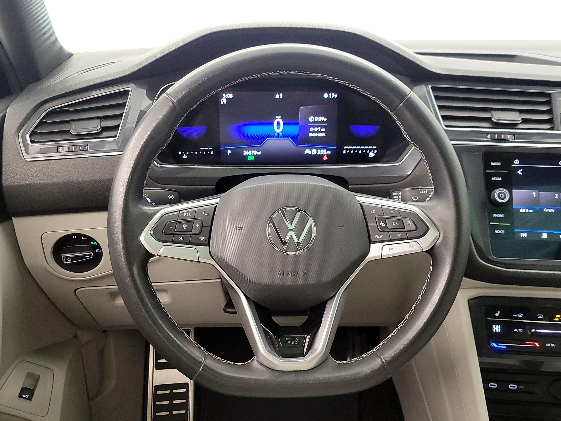 Thumbnail: 2023 Volkswagen Tiguan - 10