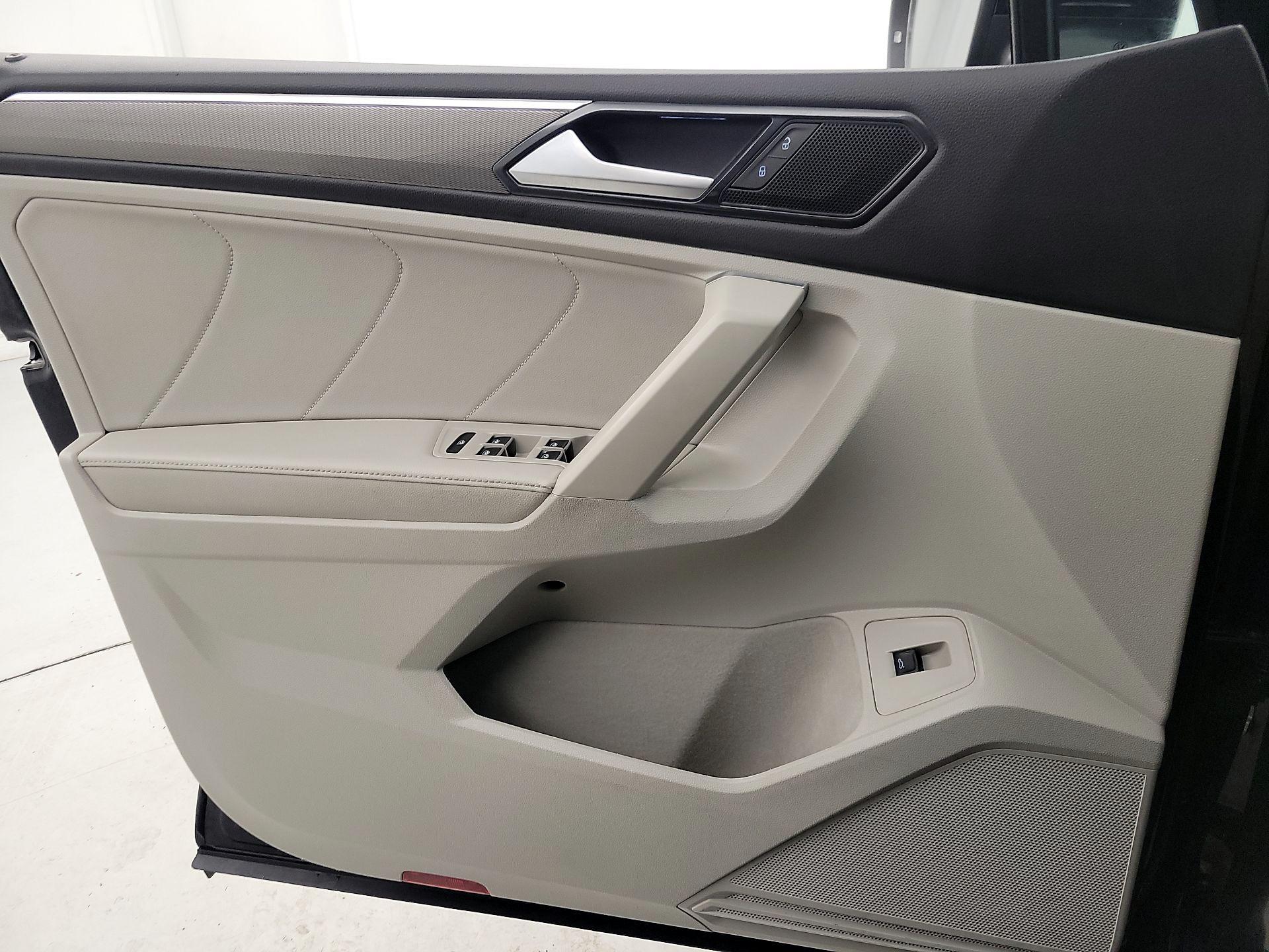 Thumbnail: 2023 Volkswagen Tiguan - 12