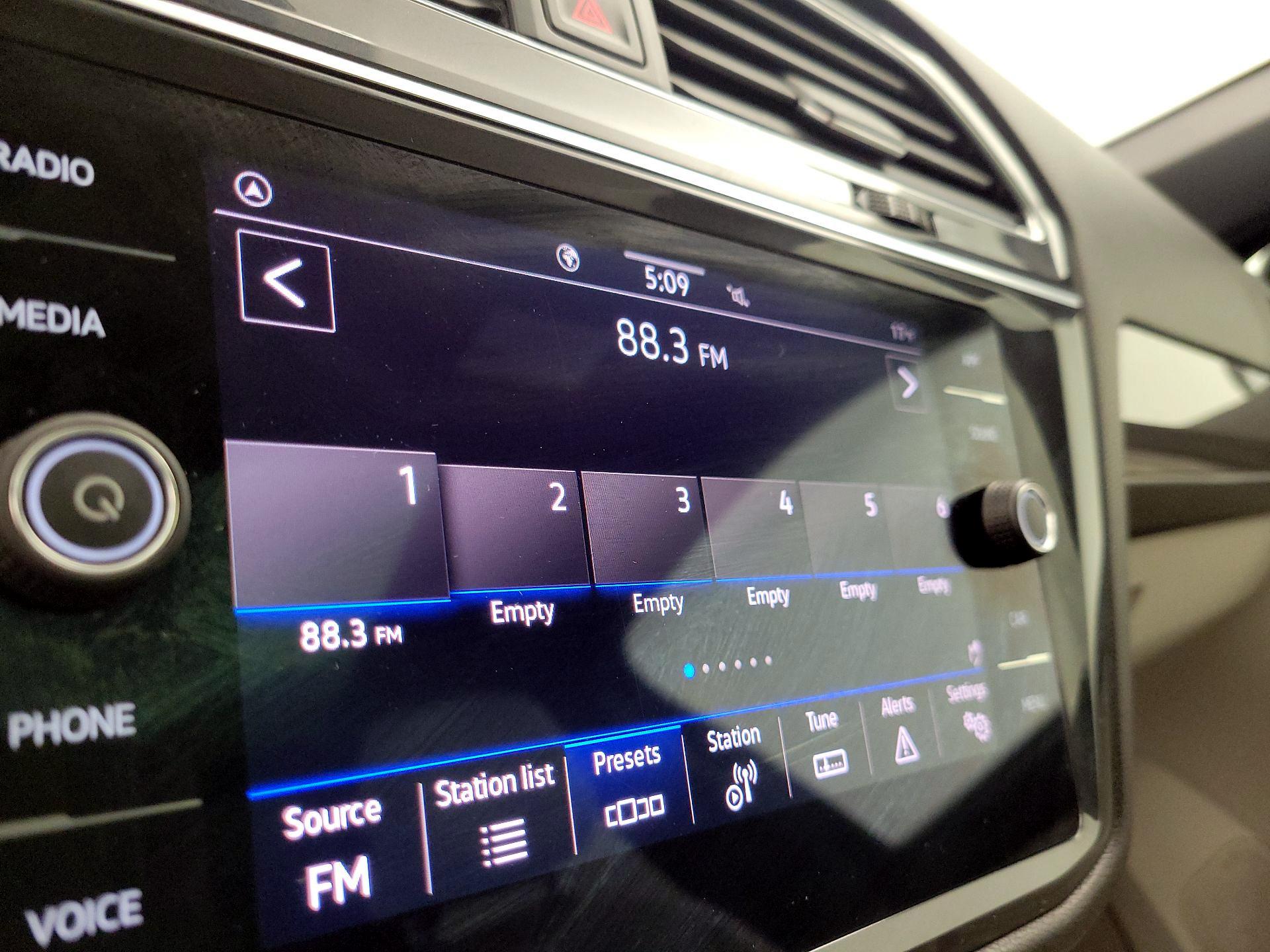 Thumbnail: 2023 Volkswagen Tiguan - 15