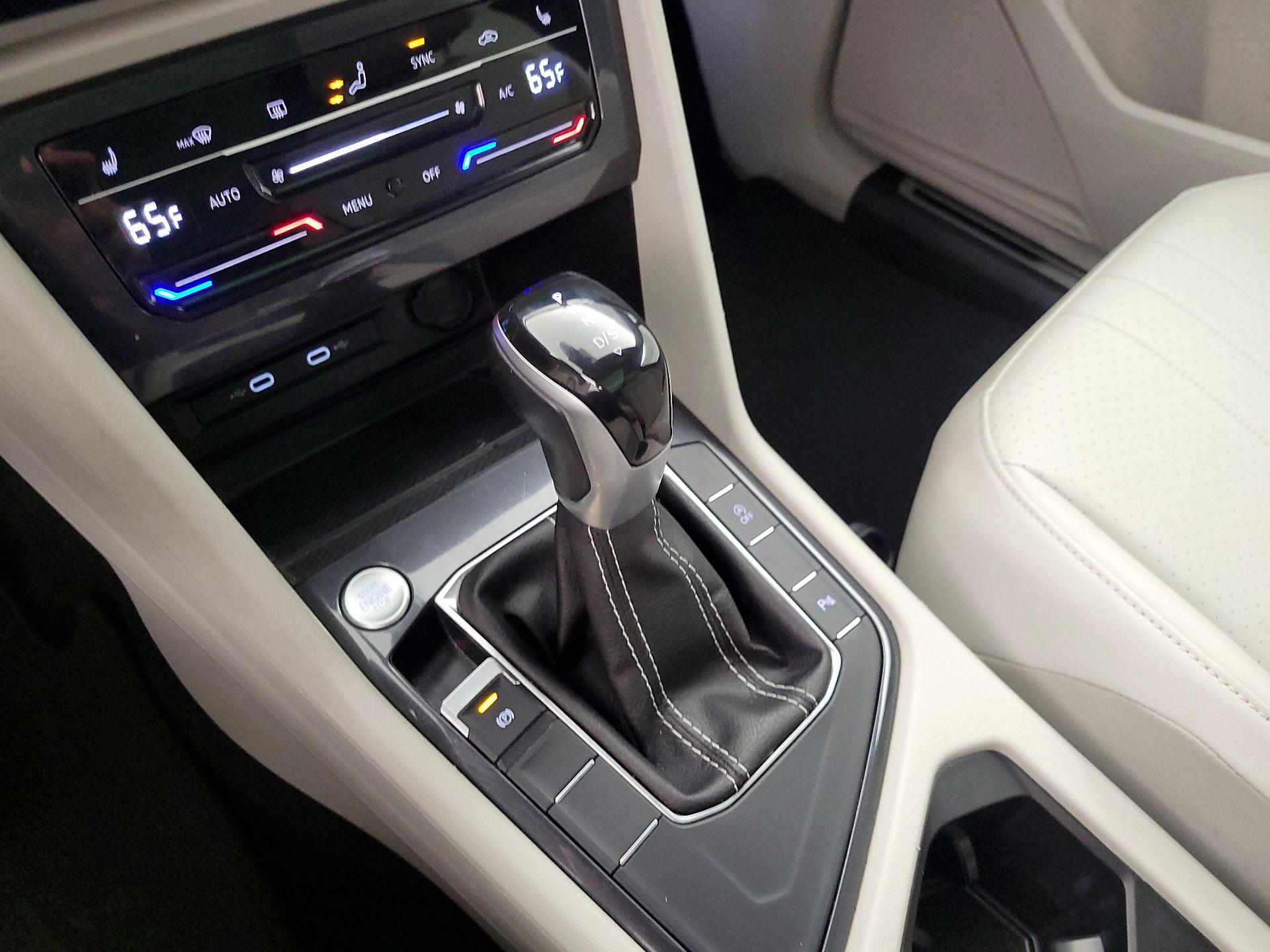 Thumbnail: 2023 Volkswagen Tiguan - 17