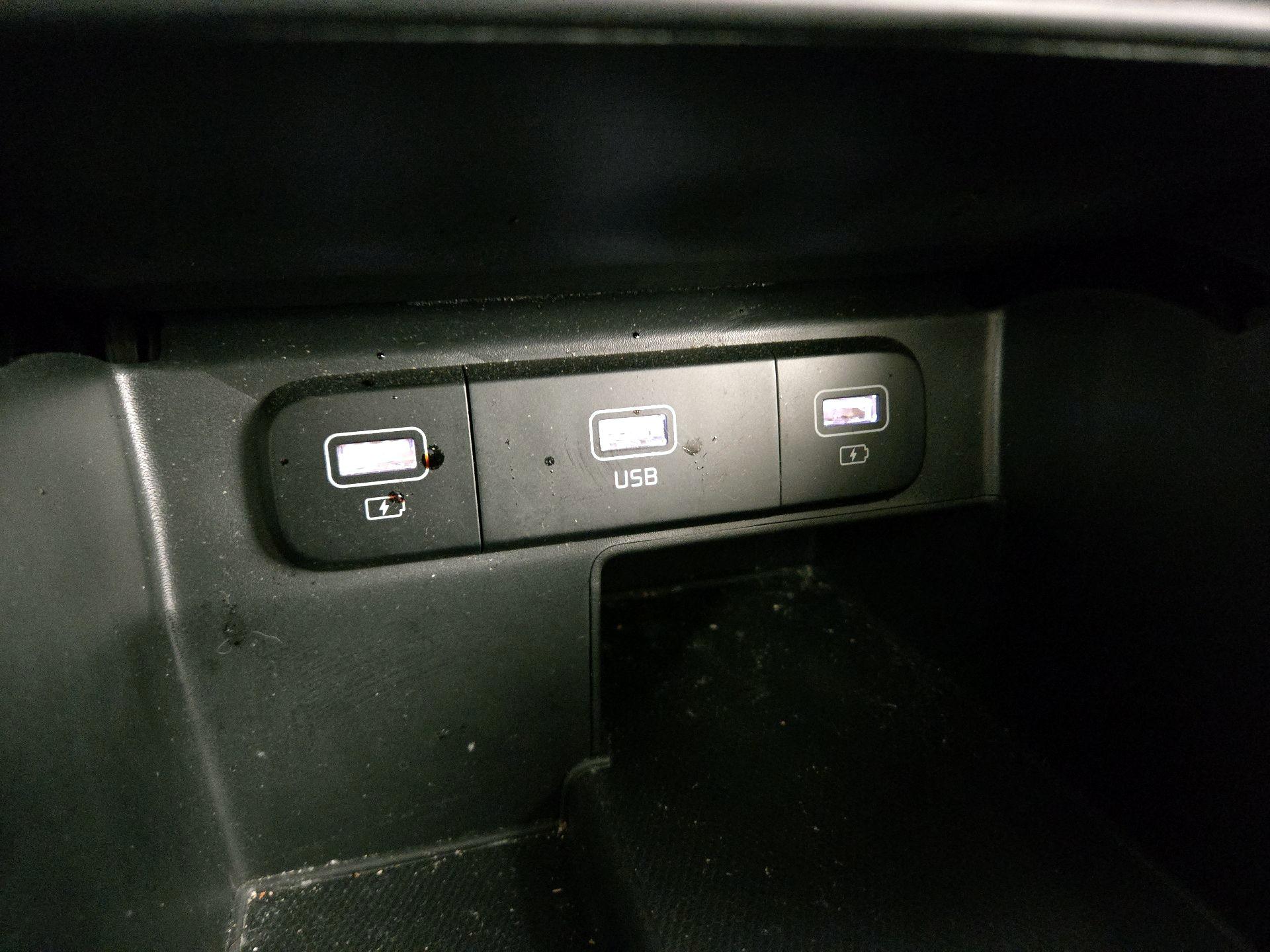 Thumbnail: 2021 Kia Sorento - 18