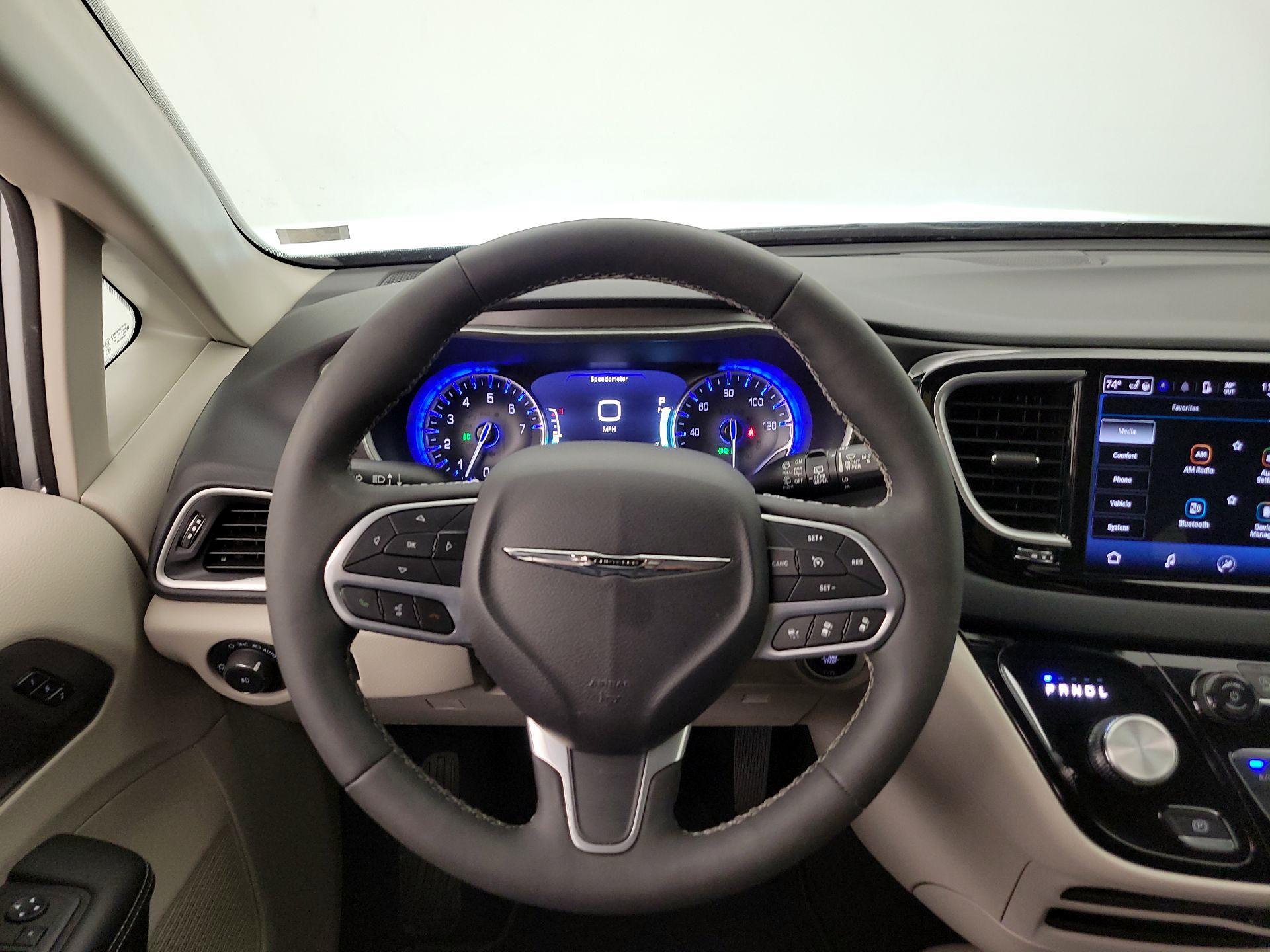 Thumbnail: 2024 Chrysler Pacifica - 10