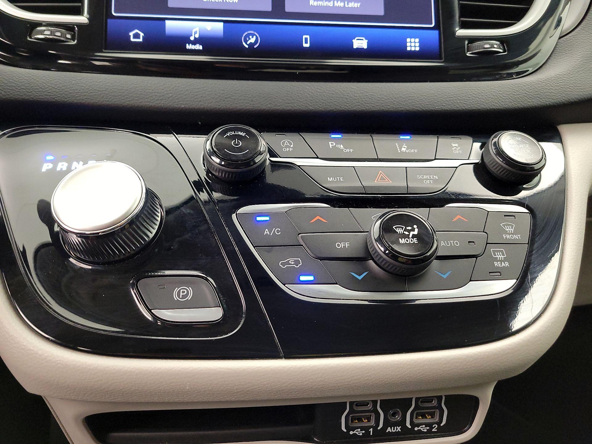 Thumbnail: 2024 Chrysler Pacifica - 16