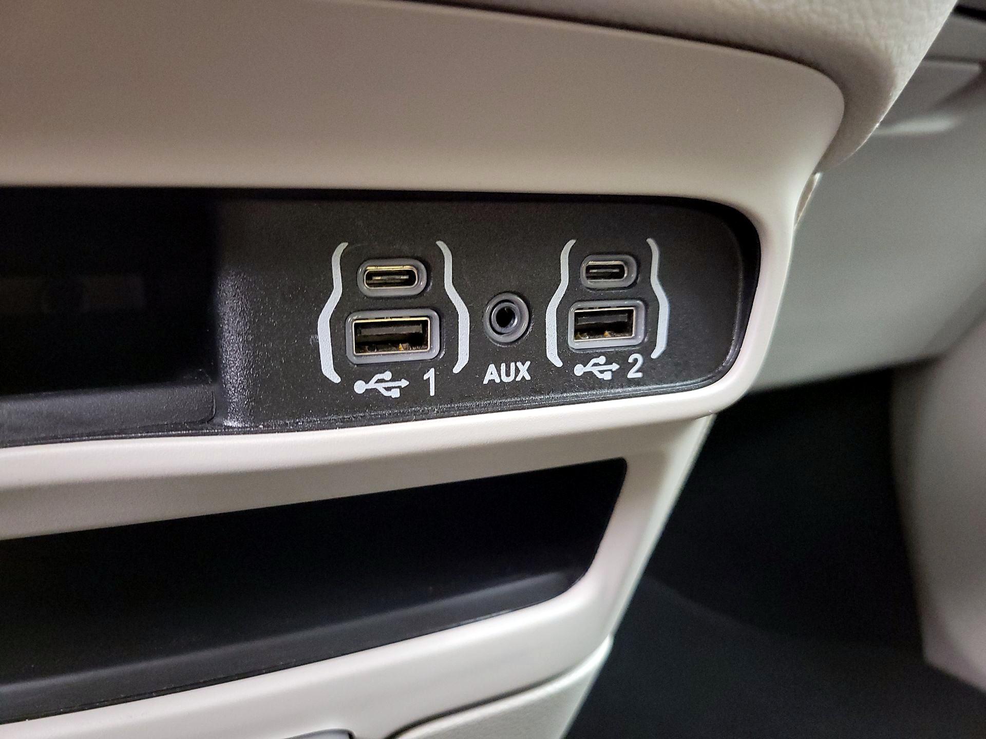 Thumbnail: 2024 Chrysler Pacifica - 18