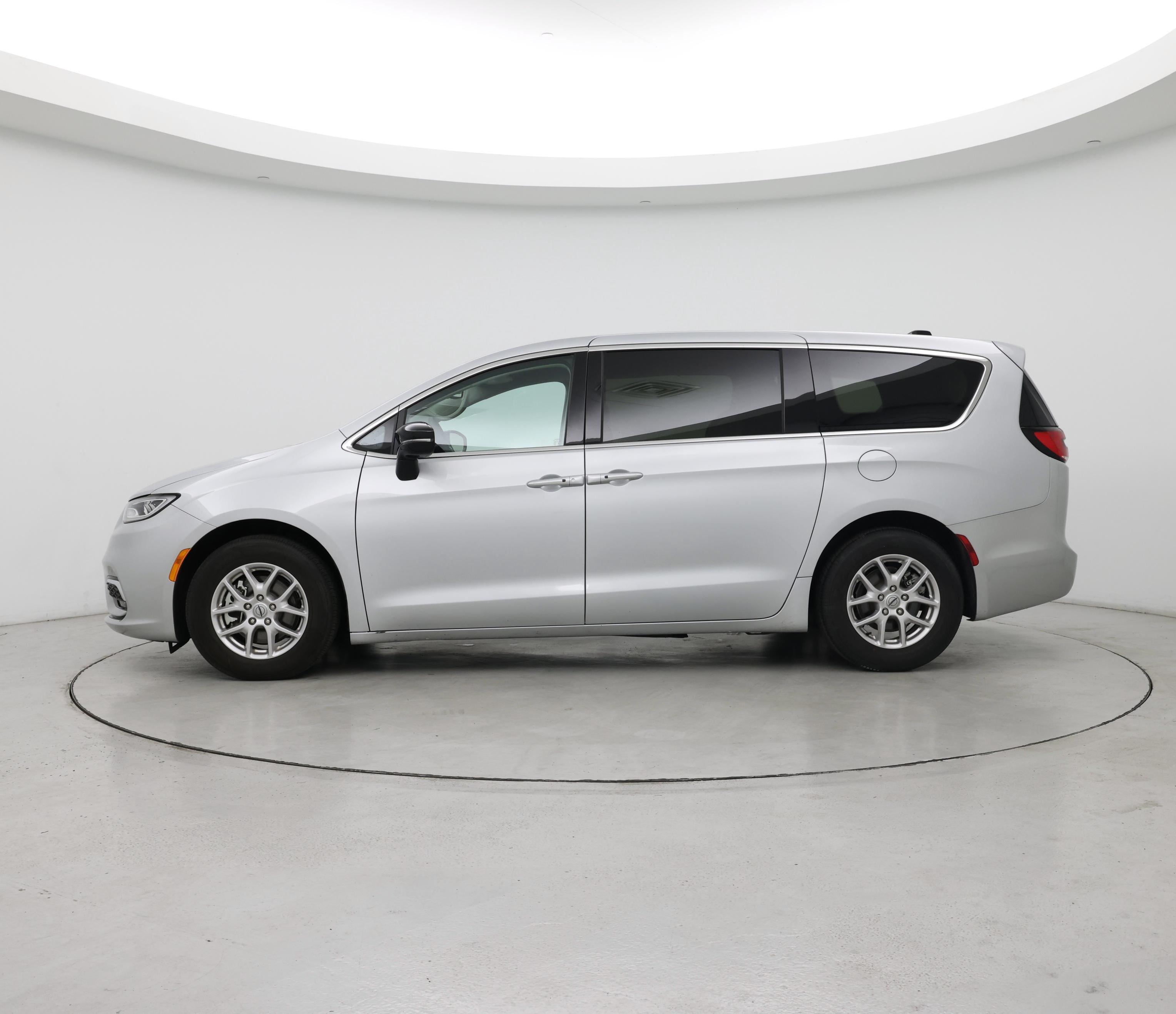 Thumbnail: 2024 Chrysler Pacifica - 3