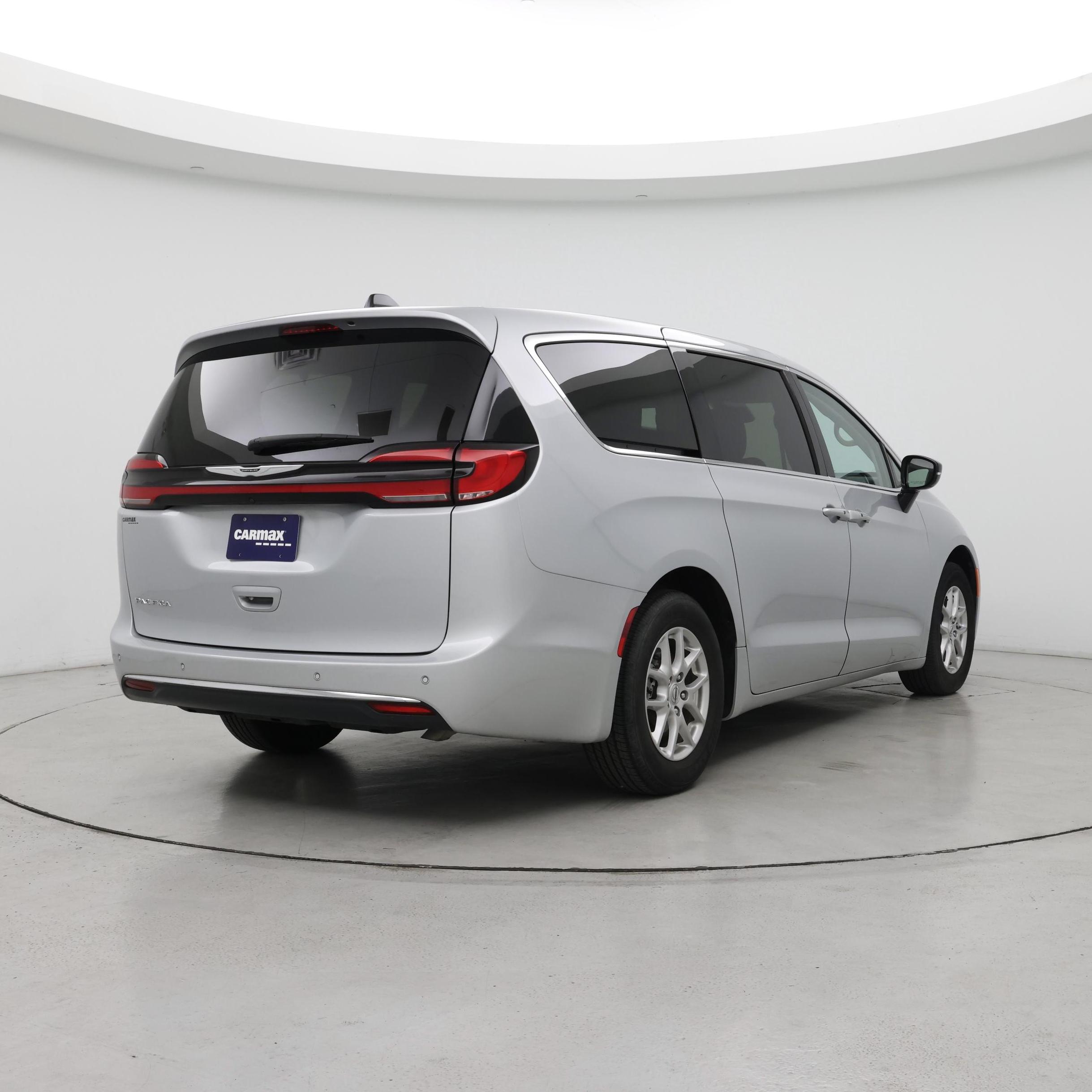 Thumbnail: 2024 Chrysler Pacifica - 8