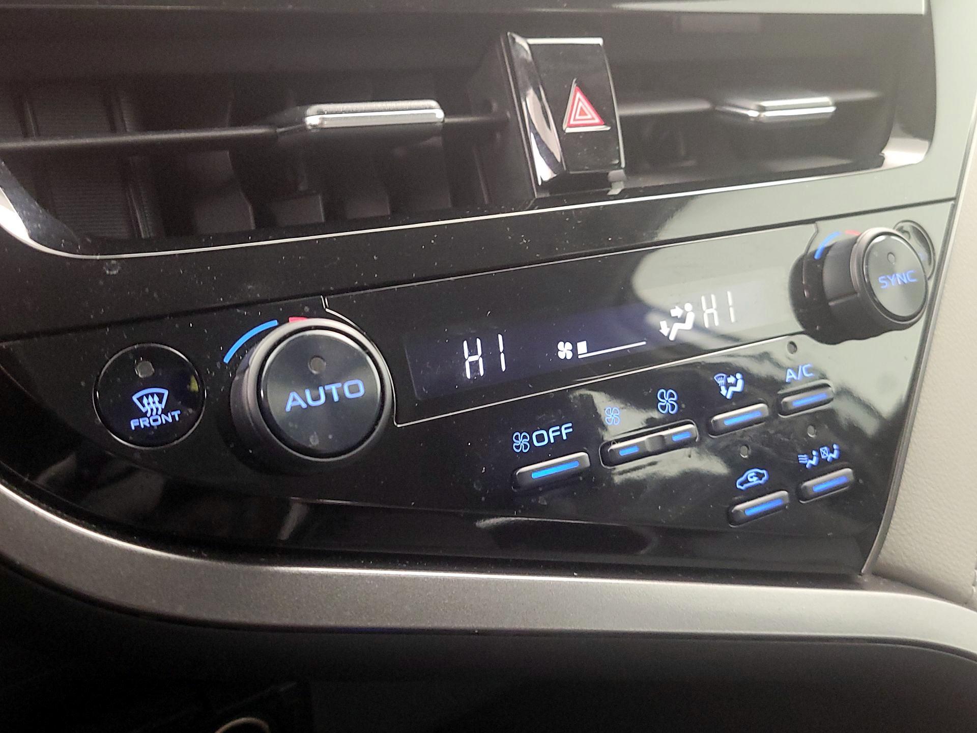 Thumbnail: 2022 Toyota Camry - 16