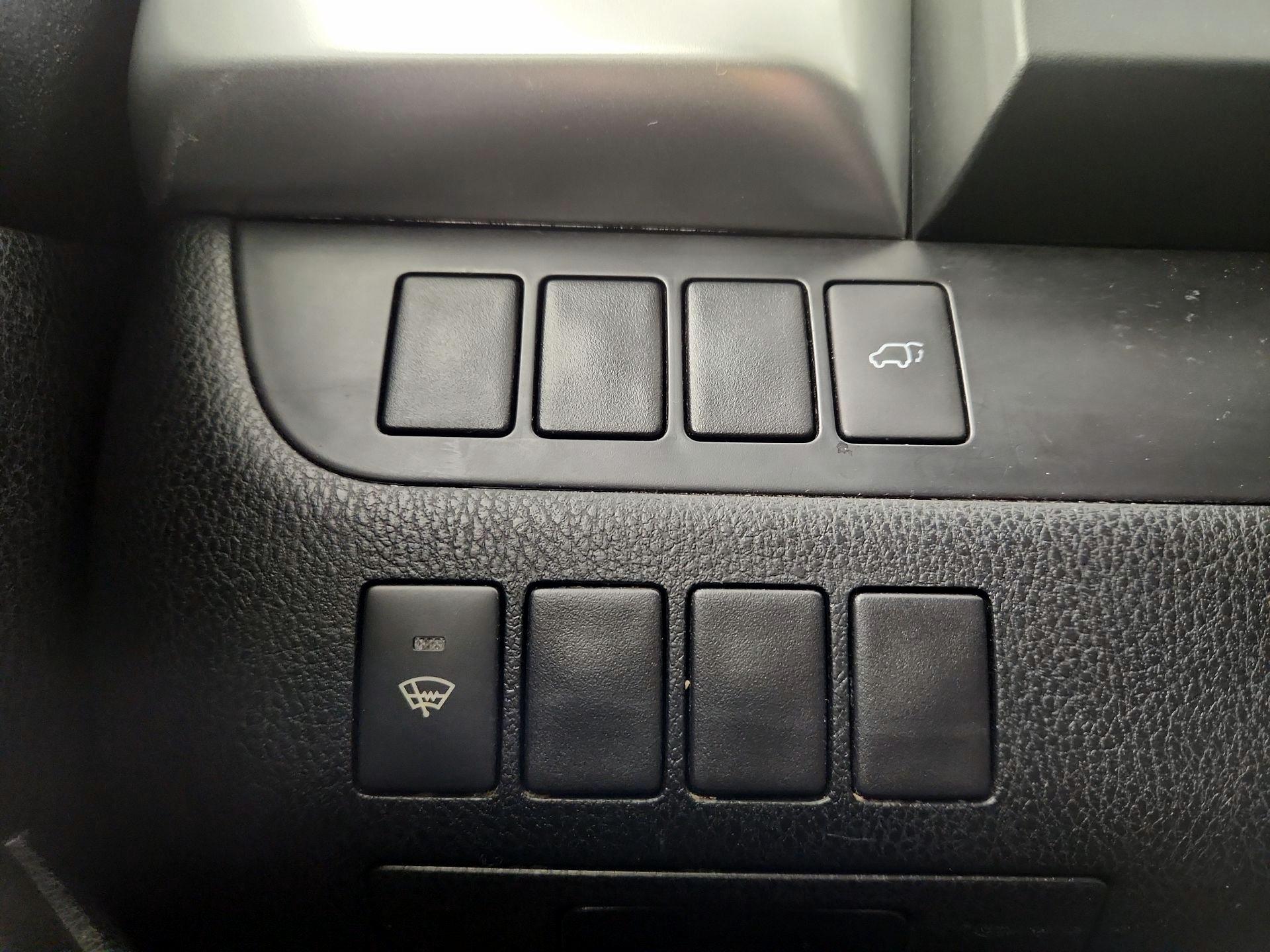 Thumbnail: 2016 Toyota Highlander - 13