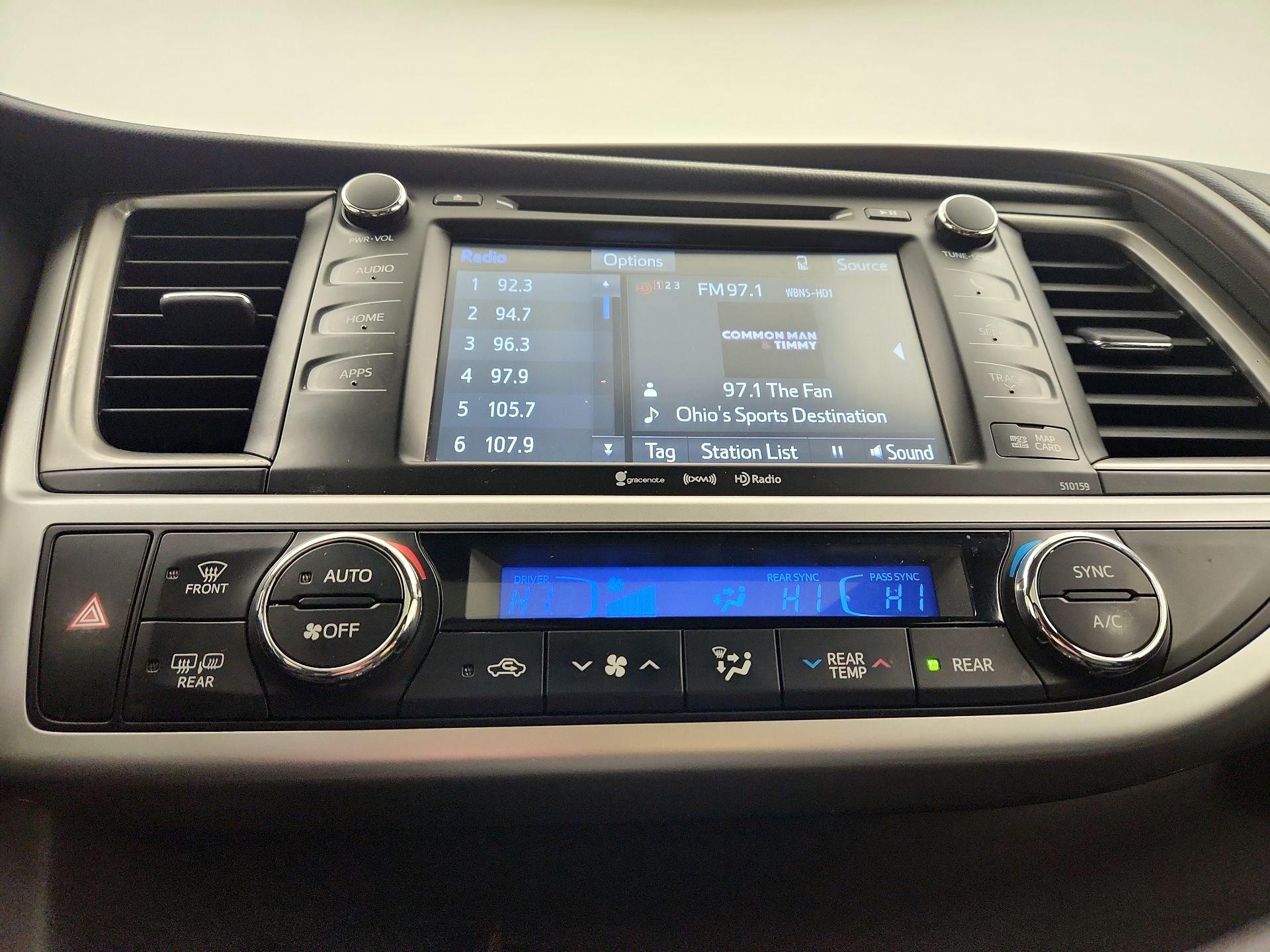 Thumbnail: 2016 Toyota Highlander - 17