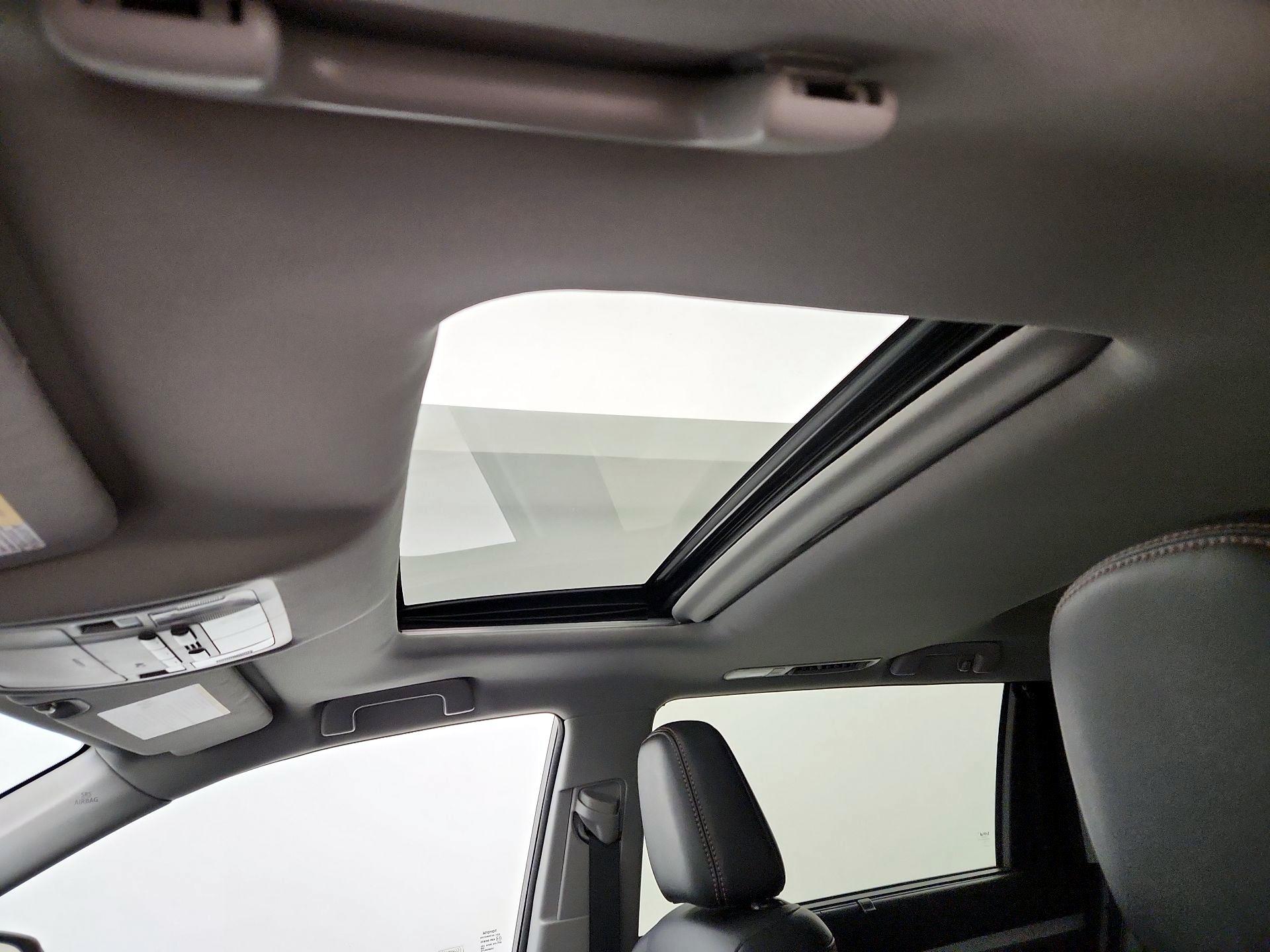 Thumbnail: 2016 Toyota Highlander - 20