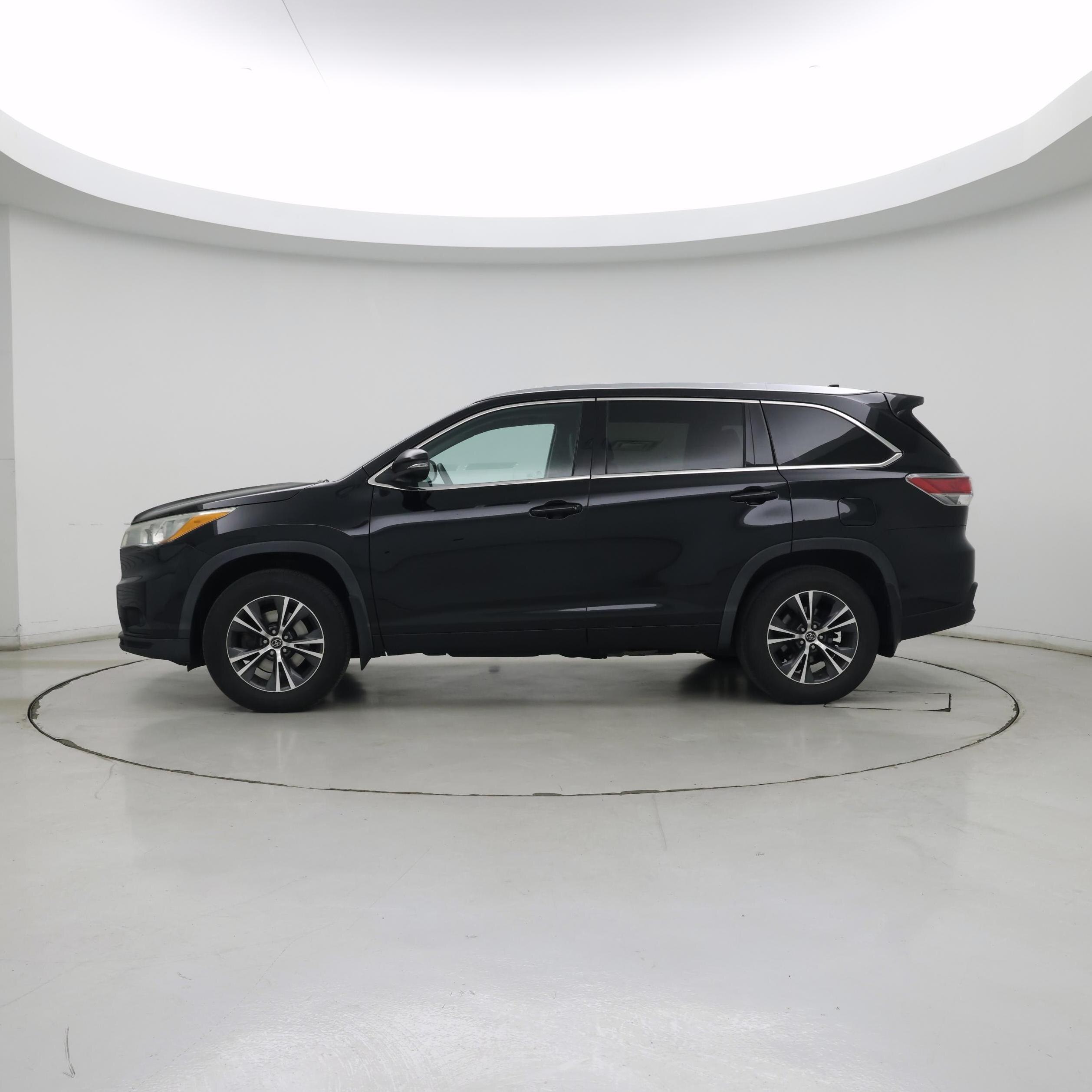 Thumbnail: 2016 Toyota Highlander - 3