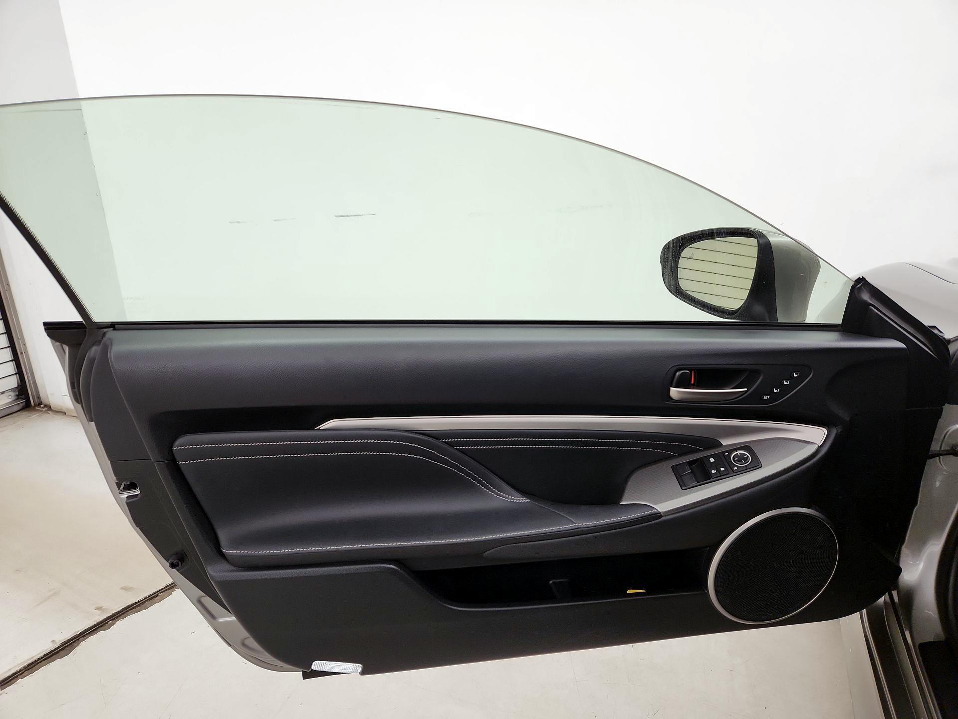 Thumbnail: 2017 Lexus RC - 12