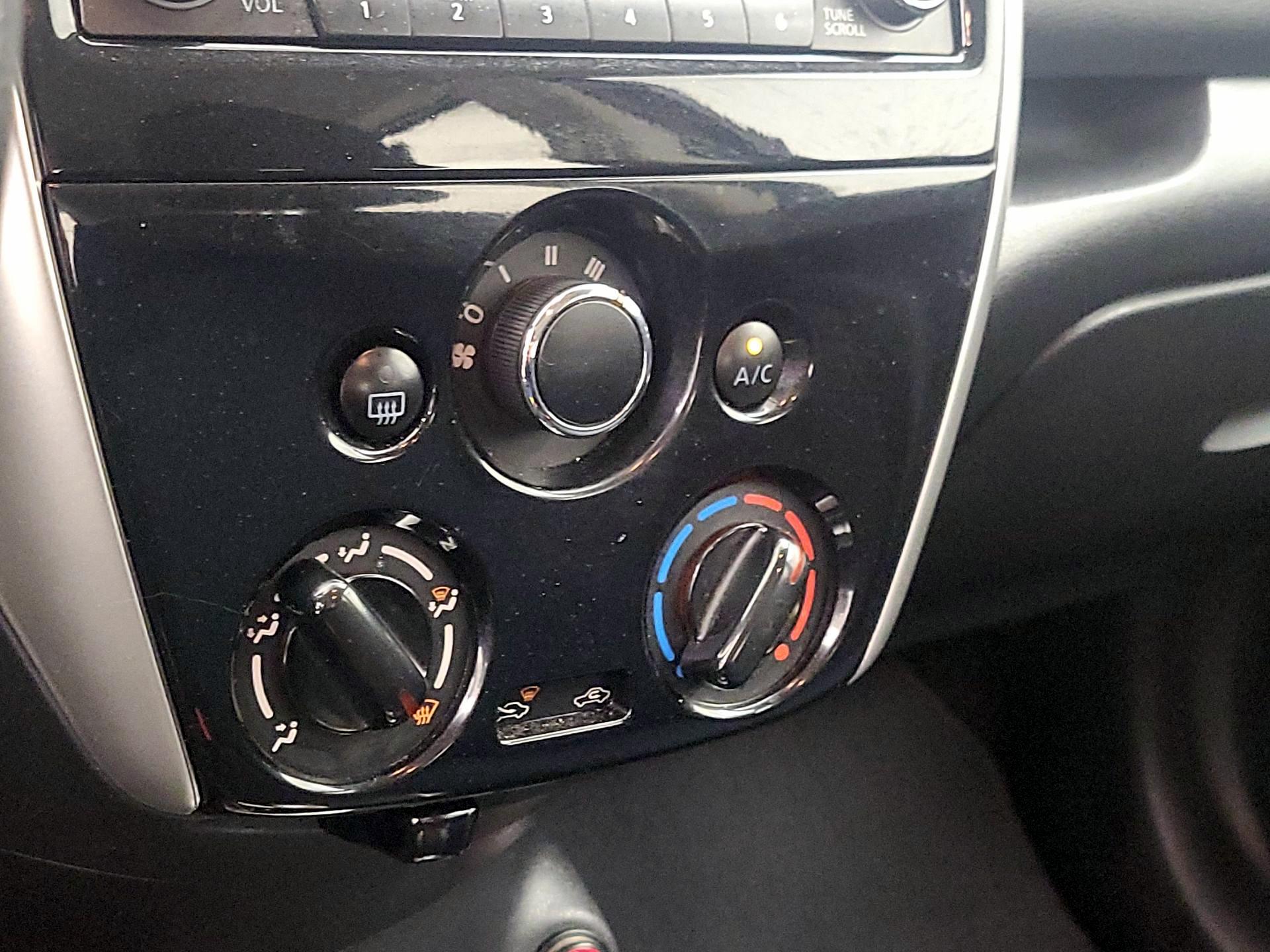 Thumbnail: 2018 Nissan Versa Note - 16