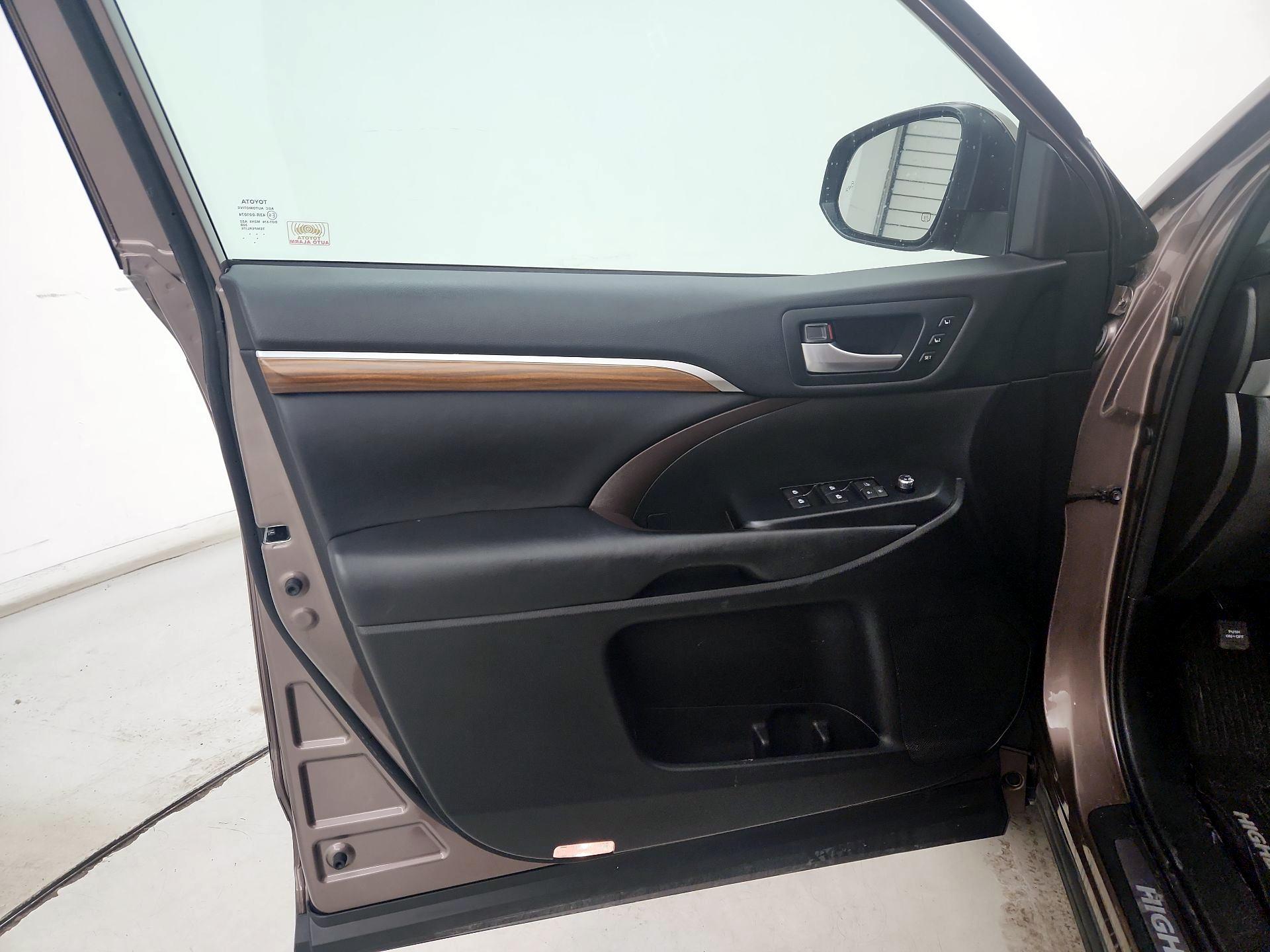 Thumbnail: 2018 Toyota Highlander - 12