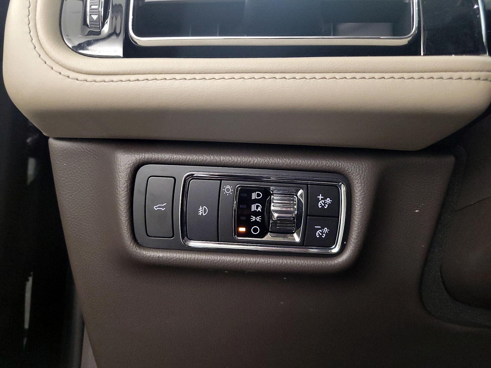 Thumbnail: 2020 Lincoln Aviator - 13