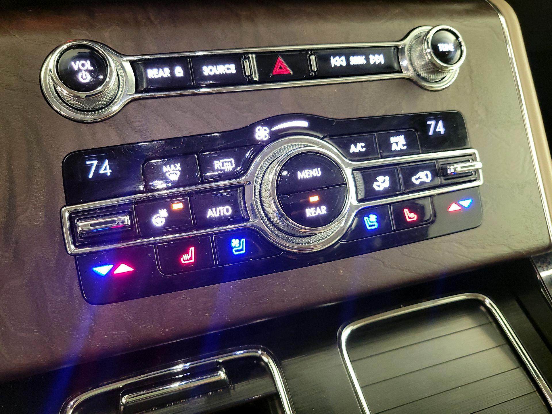 Thumbnail: 2020 Lincoln Aviator - 17