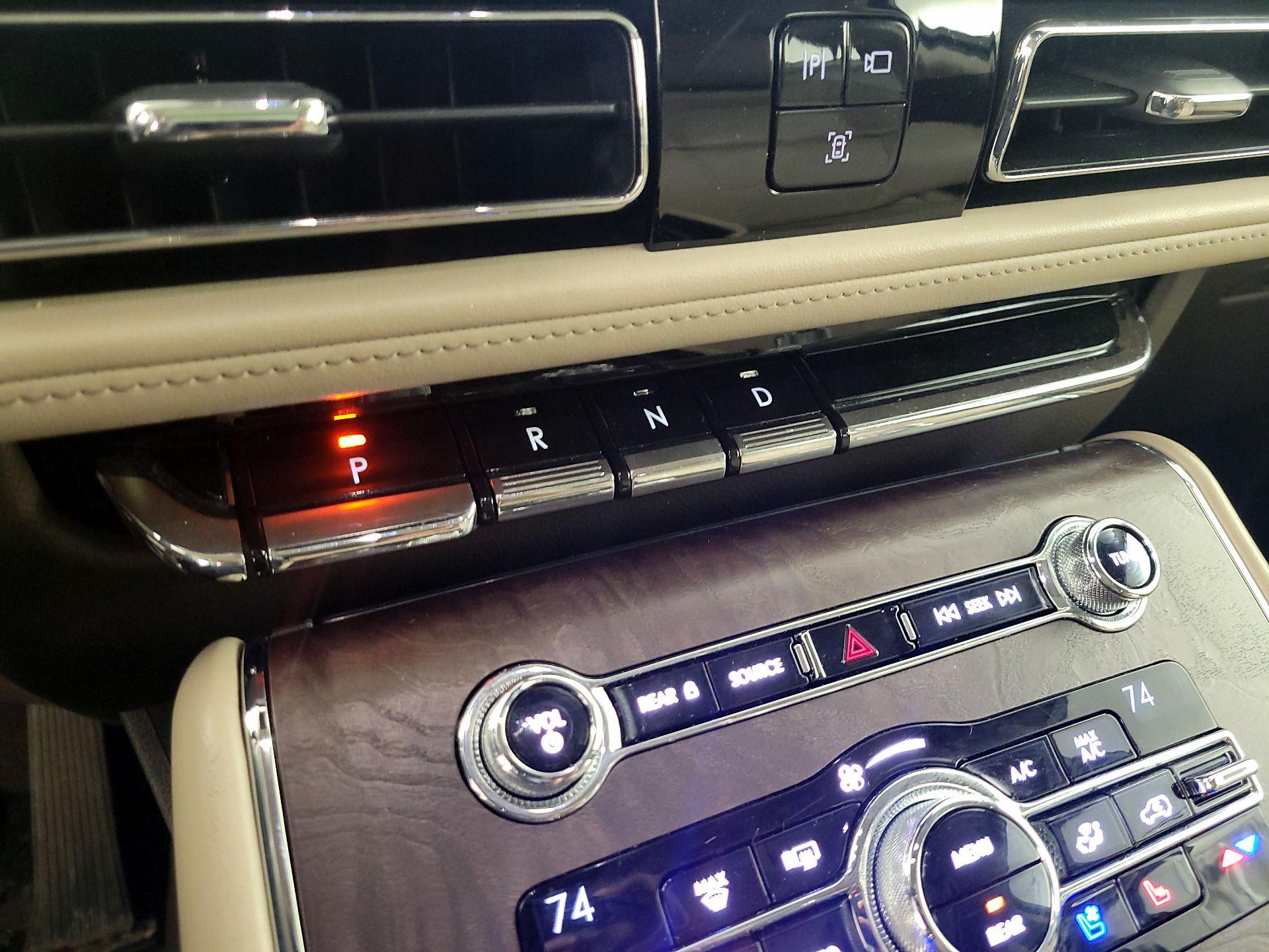 Thumbnail: 2020 Lincoln Aviator - 18