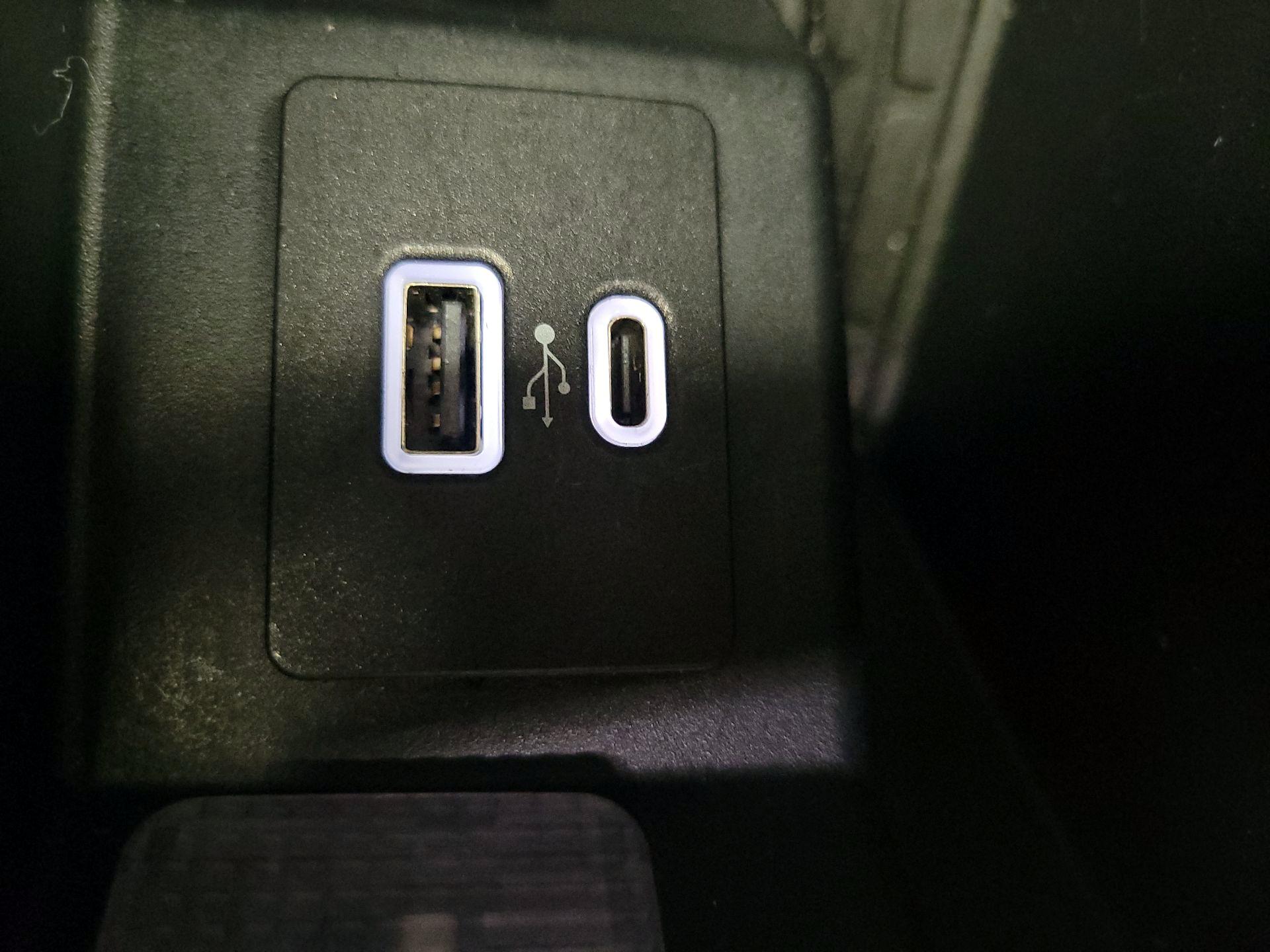 Thumbnail: 2020 Lincoln Aviator - 19