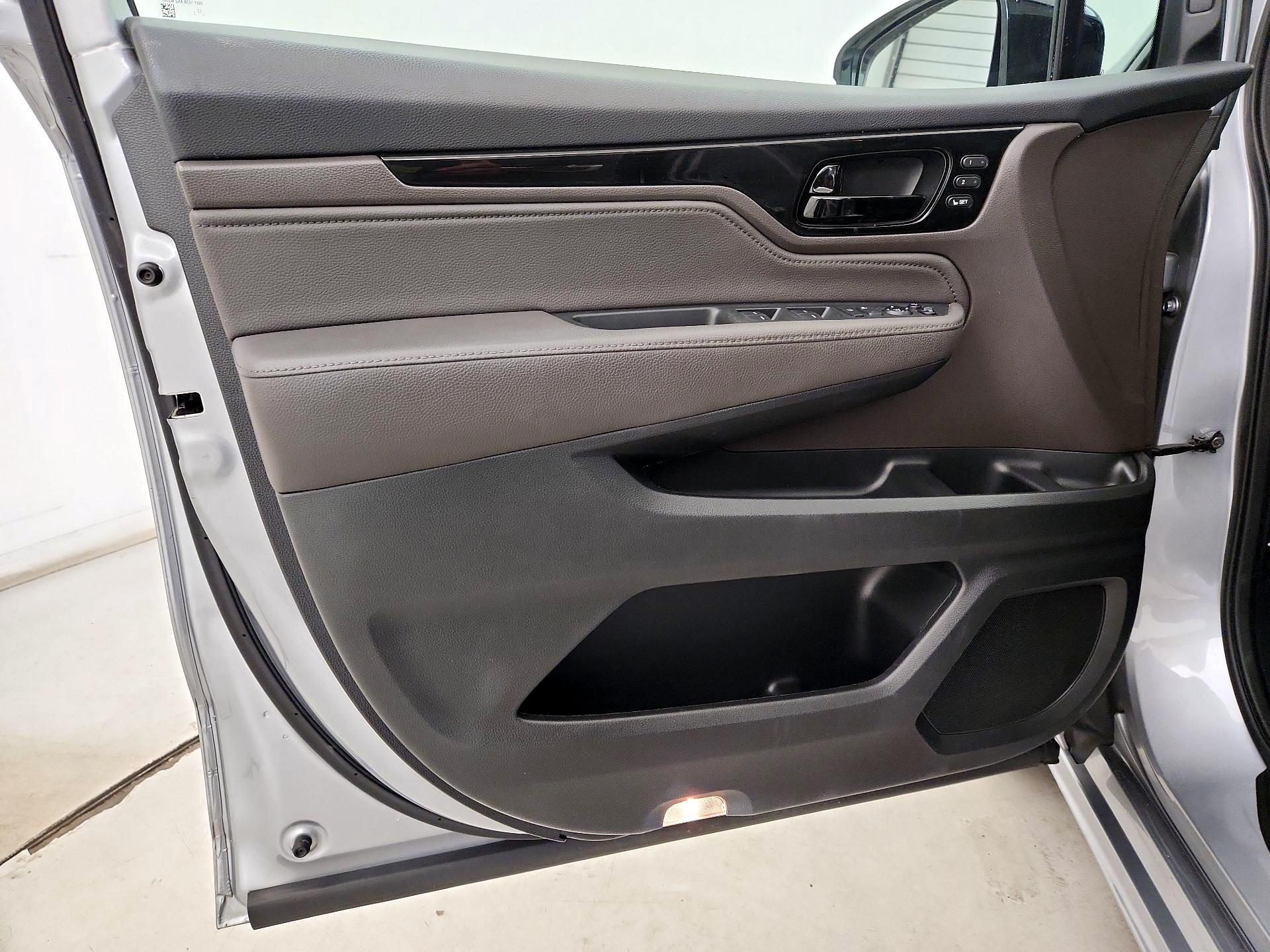 Thumbnail: 2018 Honda Odyssey - 12