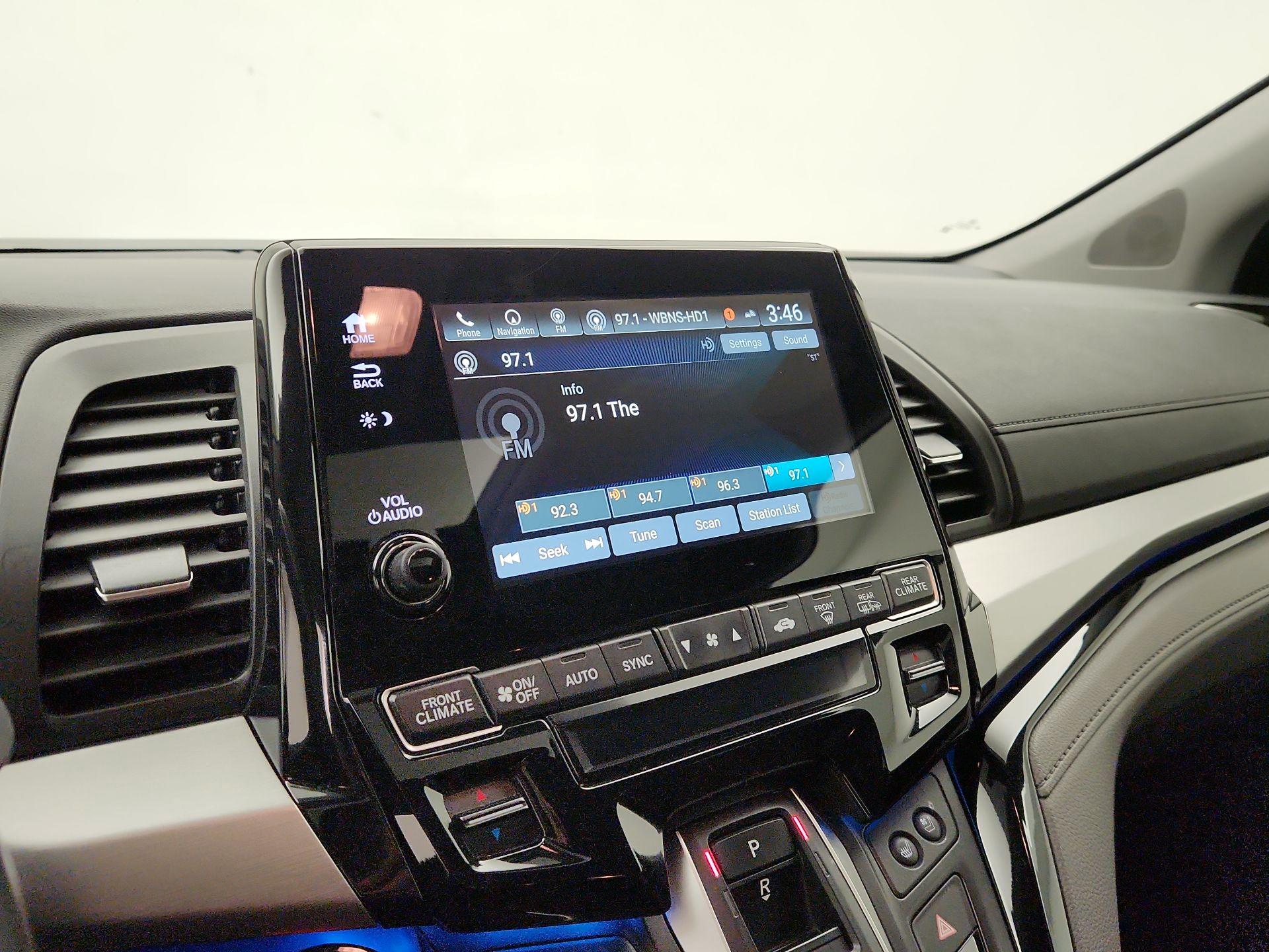 Thumbnail: 2018 Honda Odyssey - 16