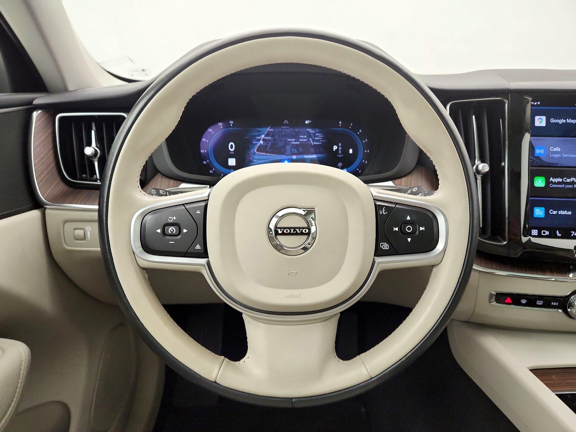 Thumbnail: 2022 Volvo XC60 - 10