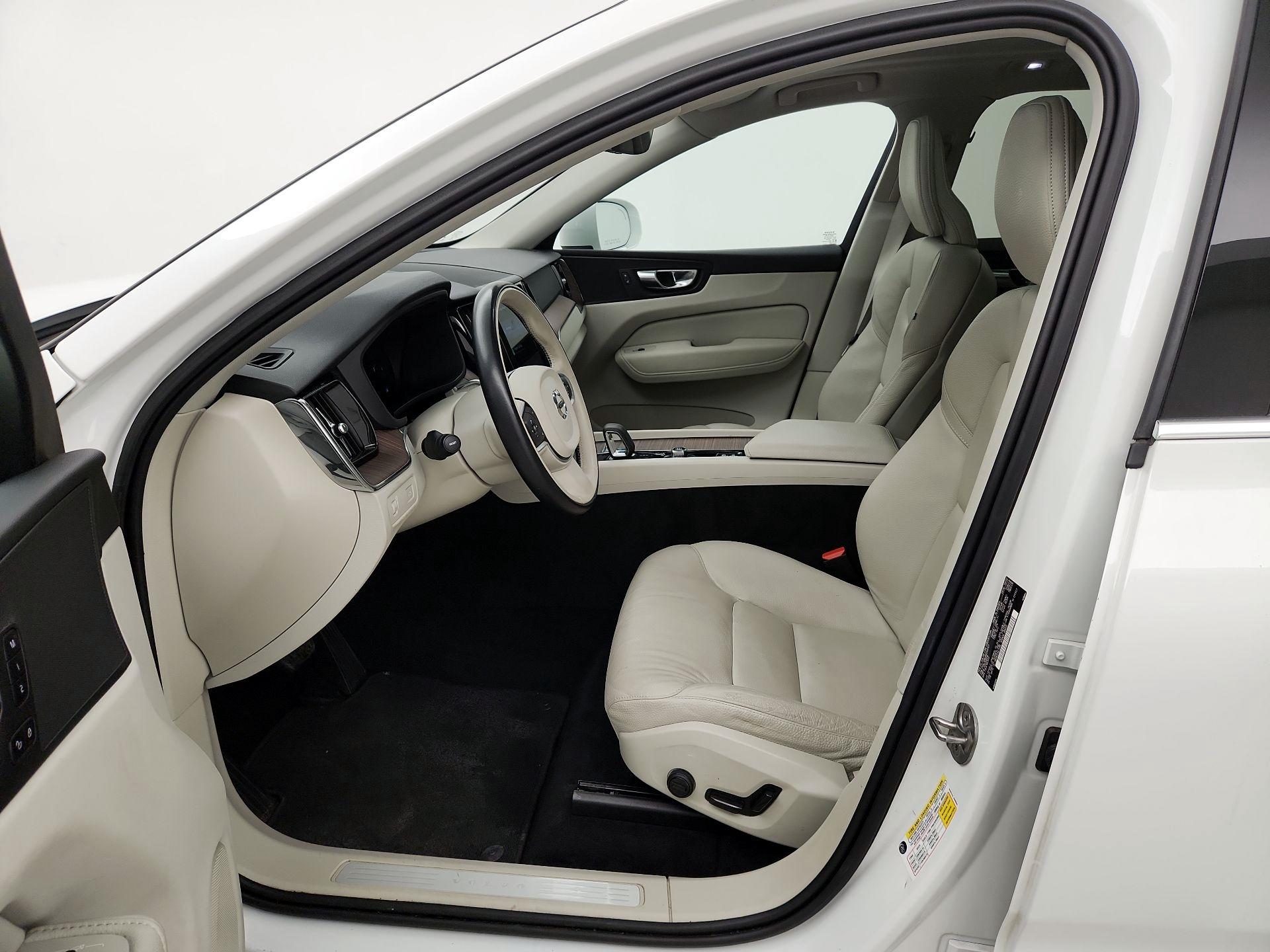 Thumbnail: 2022 Volvo XC60 - 11