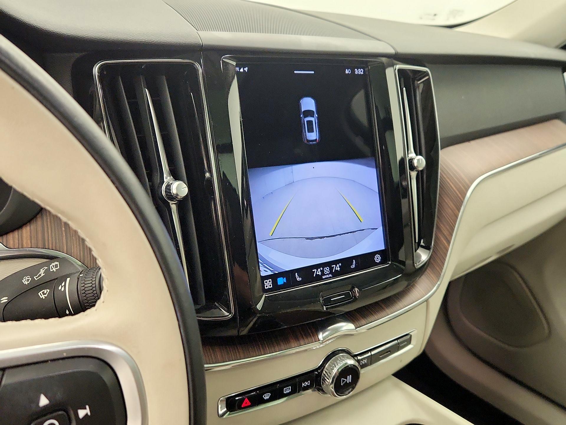 Thumbnail: 2022 Volvo XC60 - 15