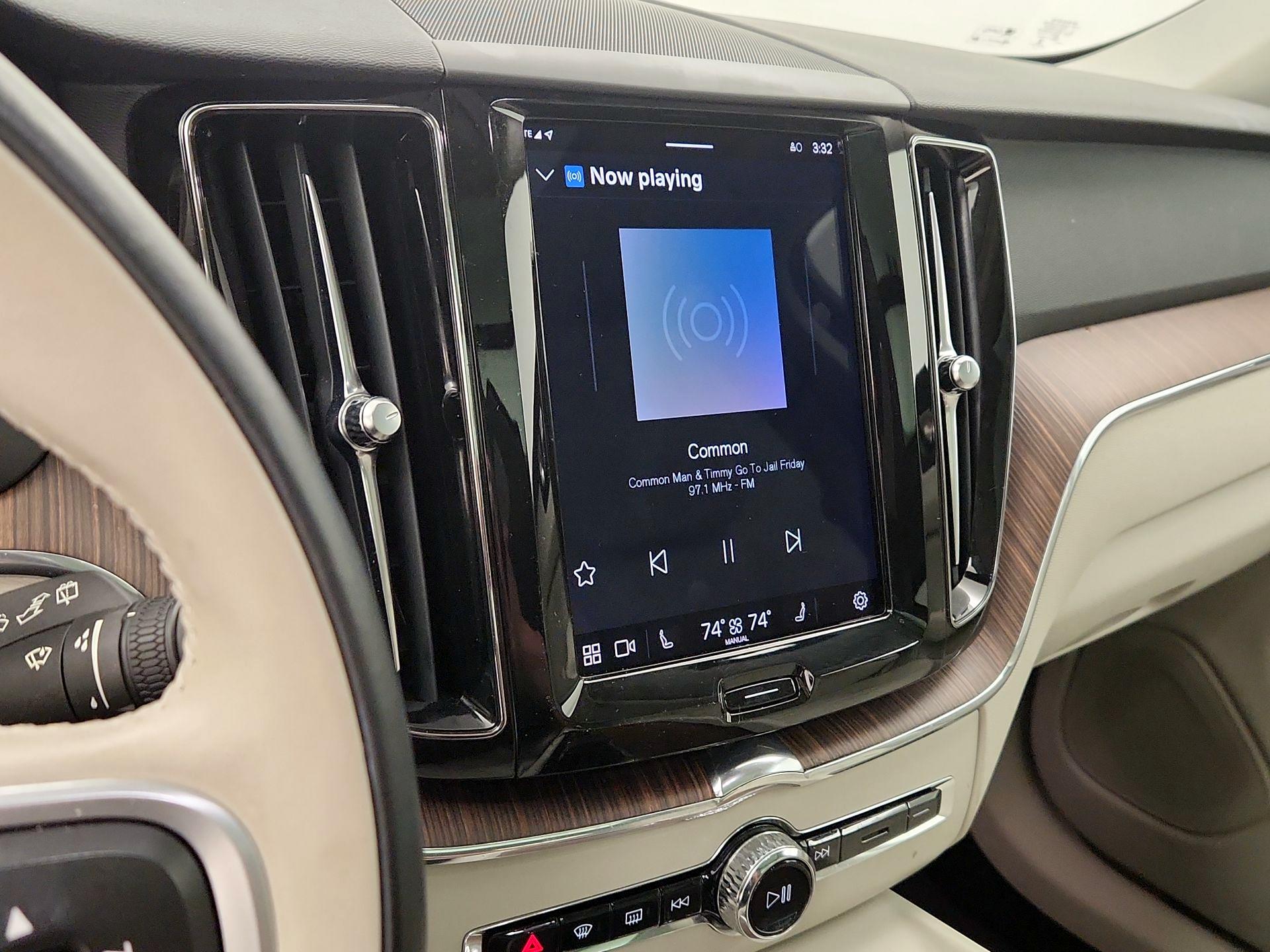 Thumbnail: 2022 Volvo XC60 - 16