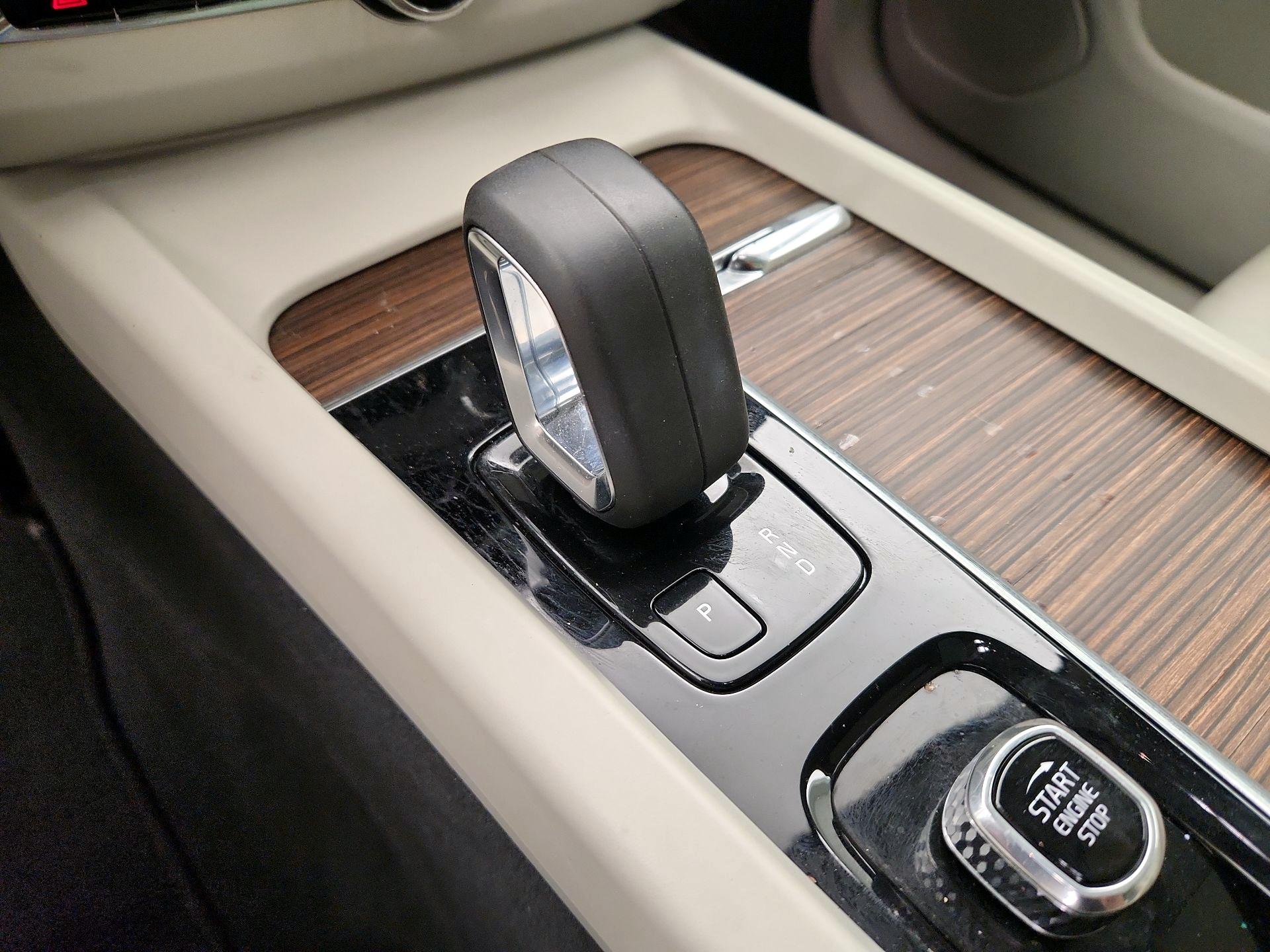 Thumbnail: 2022 Volvo XC60 - 18