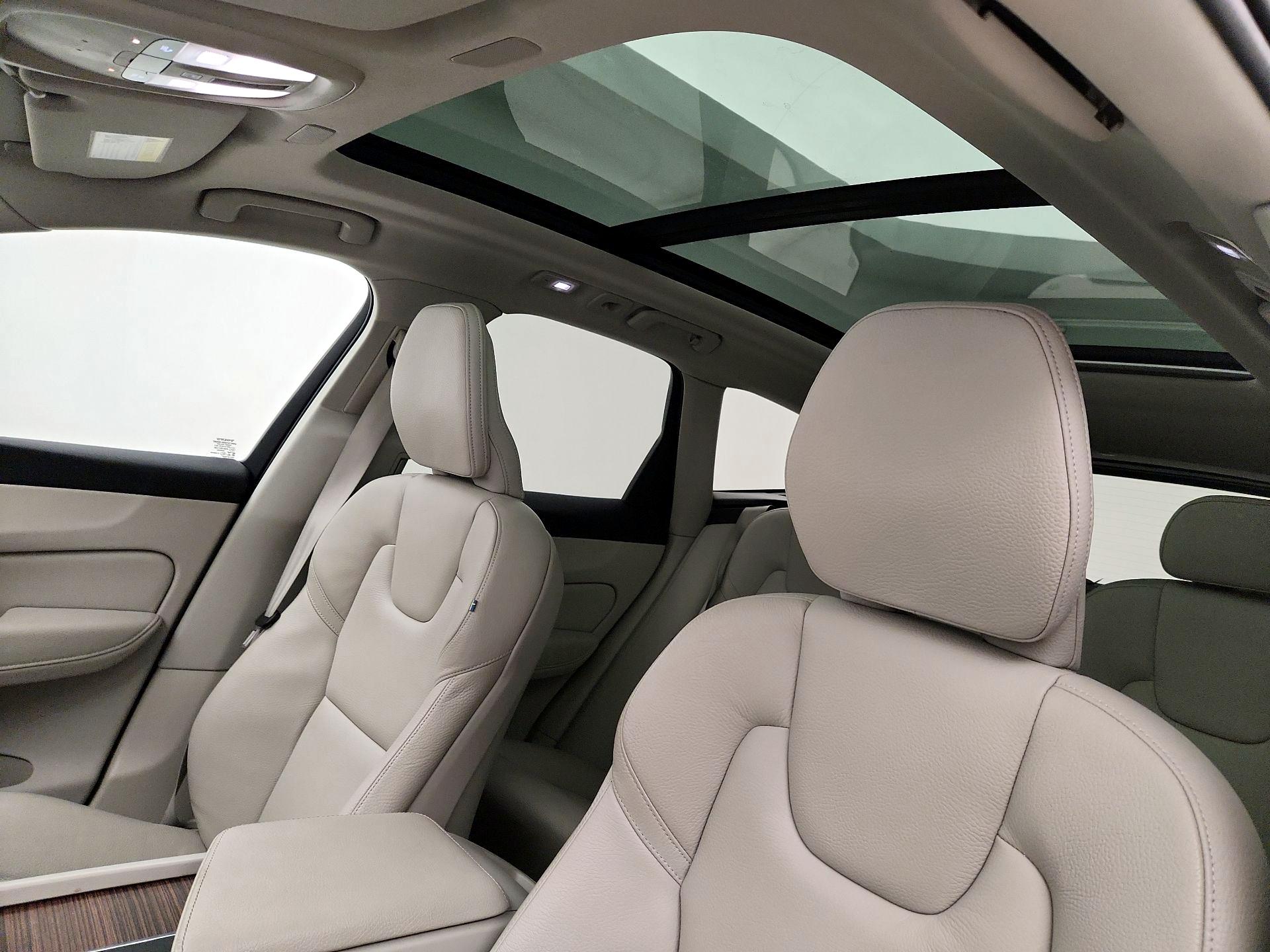 Thumbnail: 2022 Volvo XC60 - 20