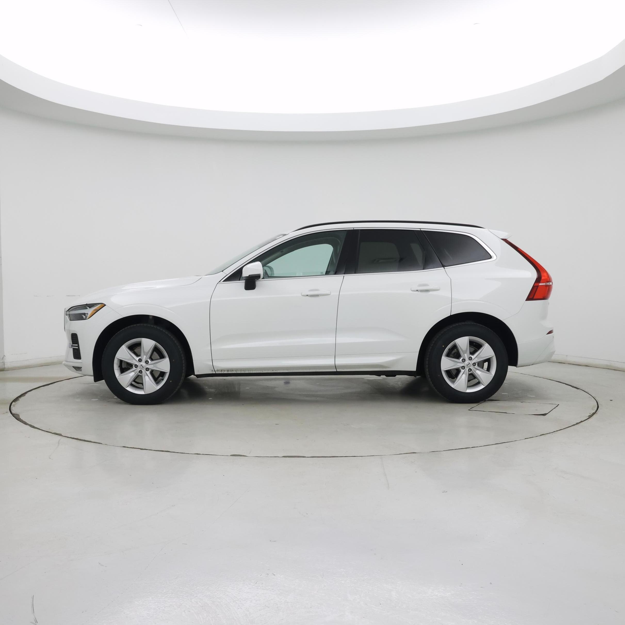 Thumbnail: 2022 Volvo XC60 - 3